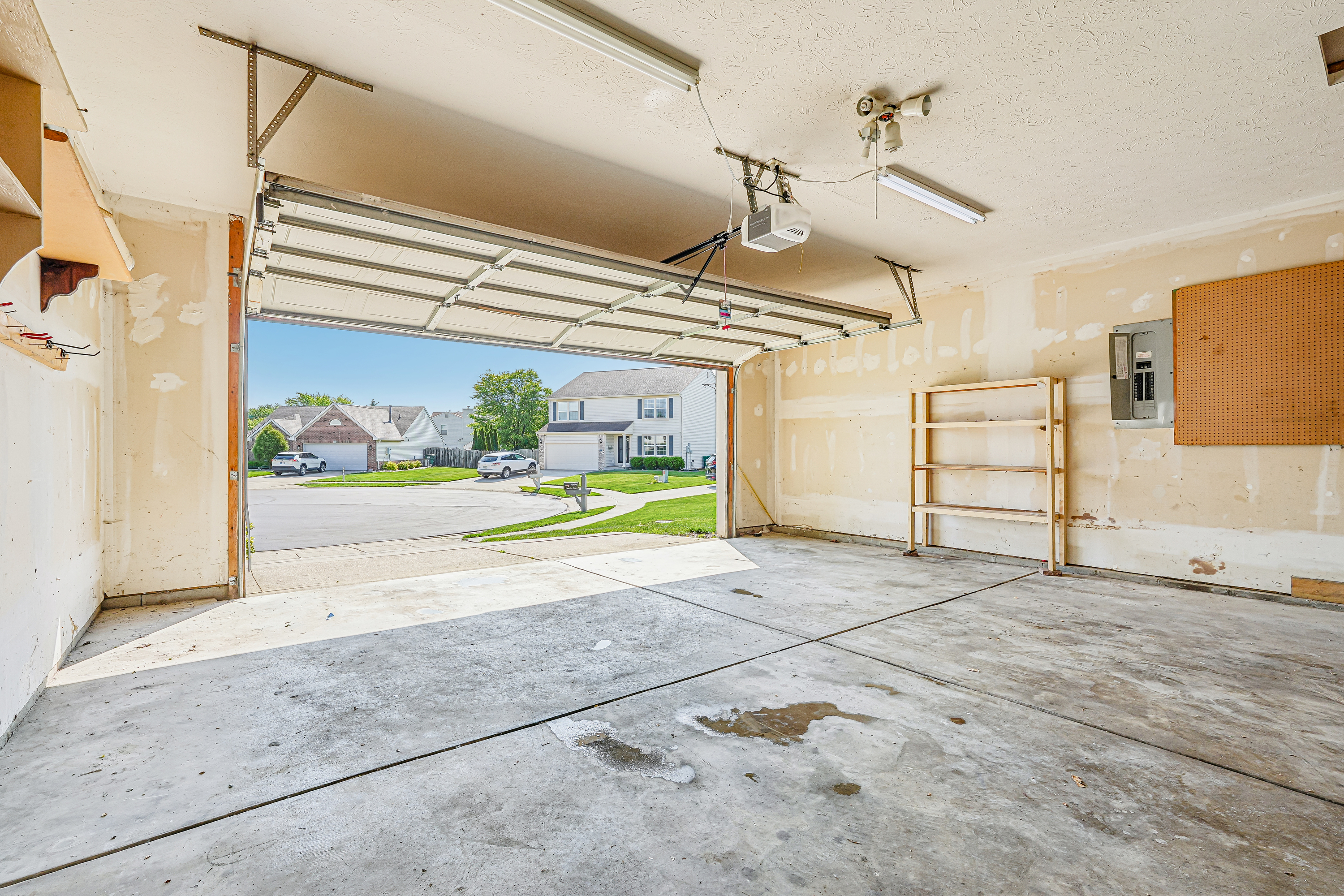 Photo 21 of 48 of 2082 Lawrin Ct, Indianapolis, IN