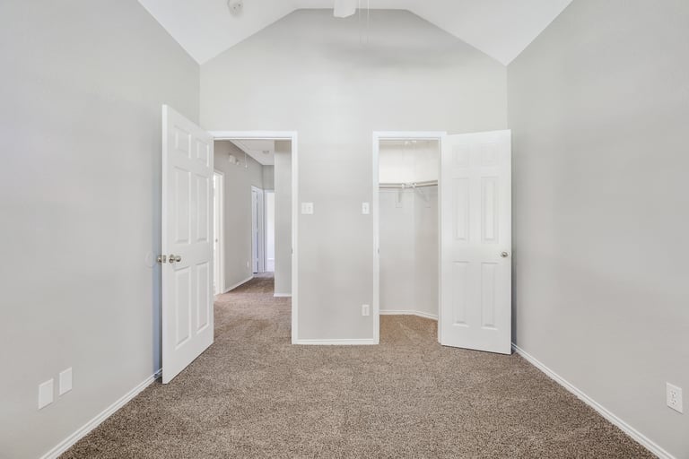 Photo 16 of 24 - 2825 Garden Oaks Pl, Grand Prairie, TX 75052