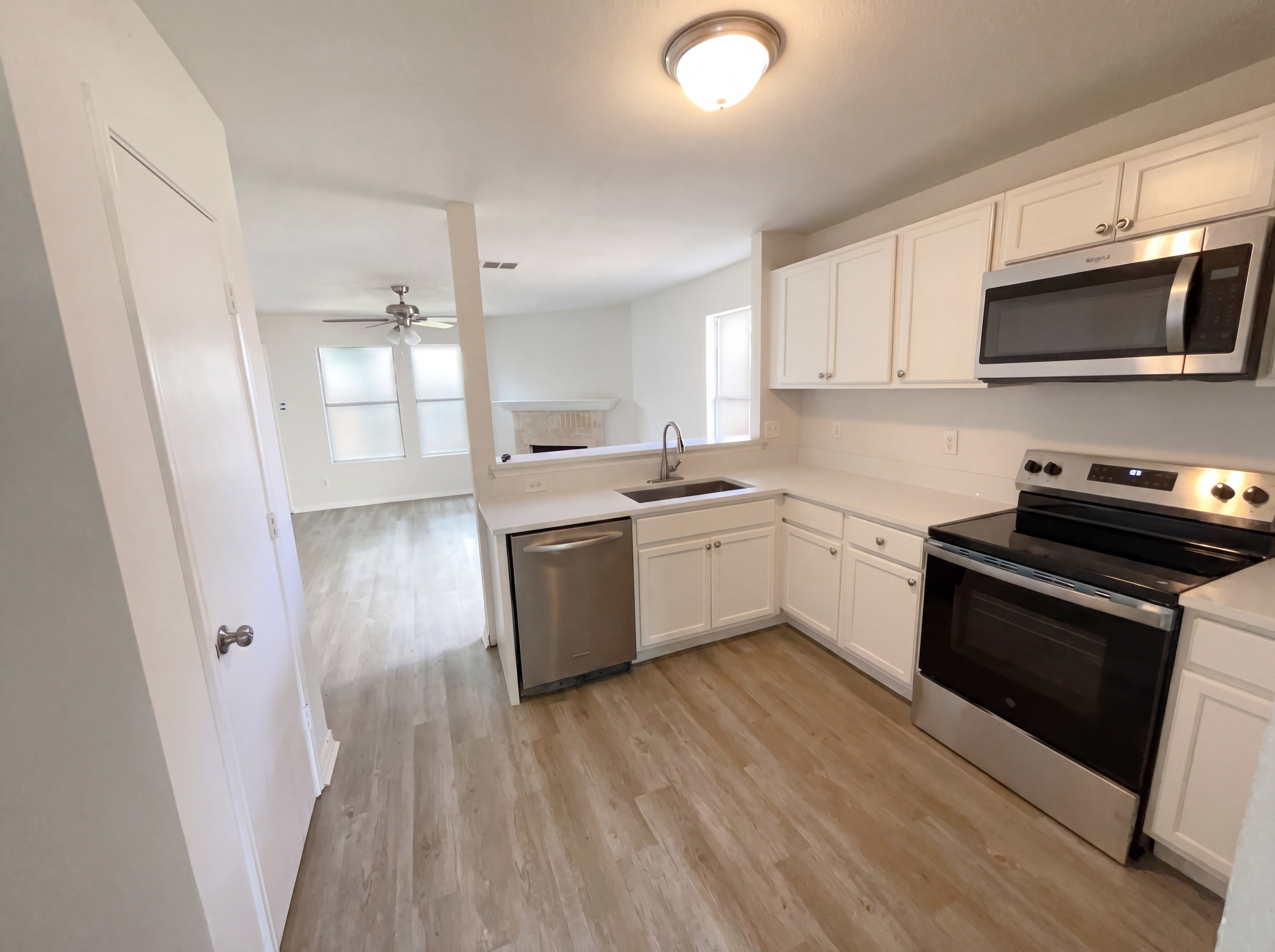Photo 2 of 16 of 2232 Bradford Pear Dr, Little Elm, TX