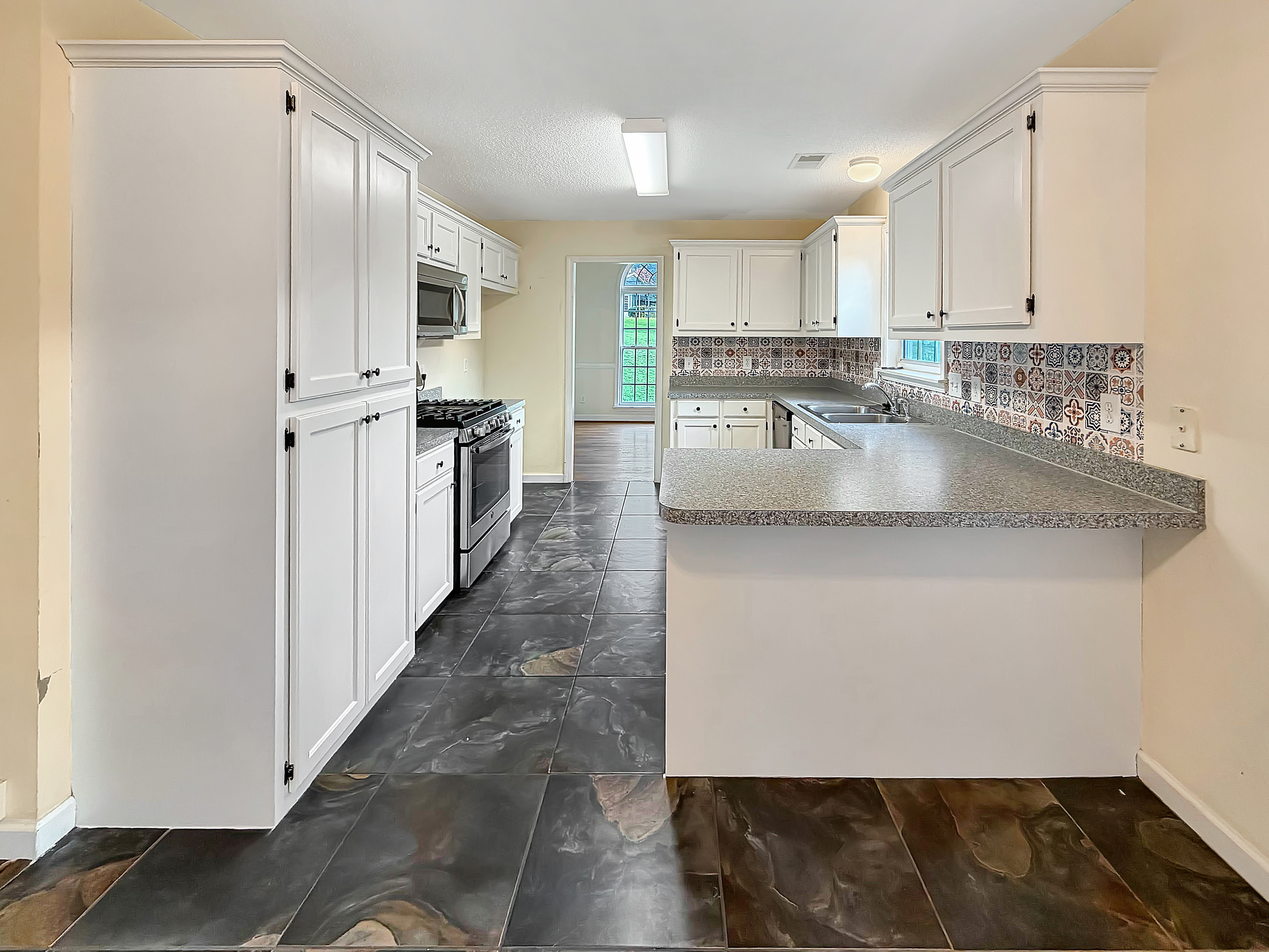 Photo 7 of 44 of 168 Hollow Tree Ct, Lugoff, SC