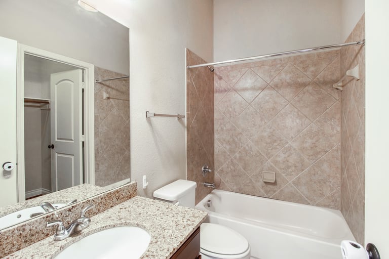 Photo 15 of 17 - 6433 Delta Crossing Ct, Rosenberg, TX 77471