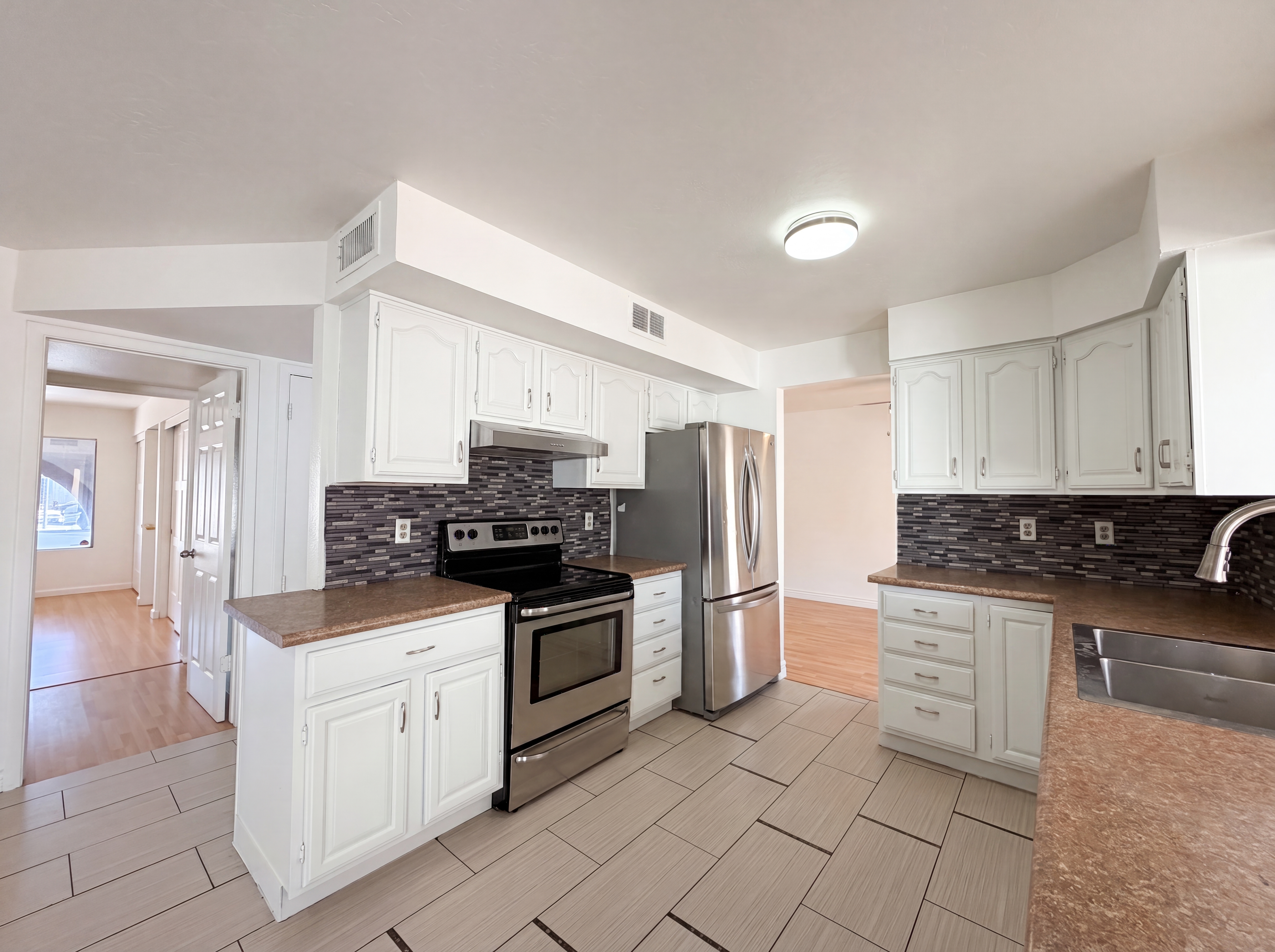 Photo 10 of 26 of 4260 E Vineyard Rd, Phoenix, AZ