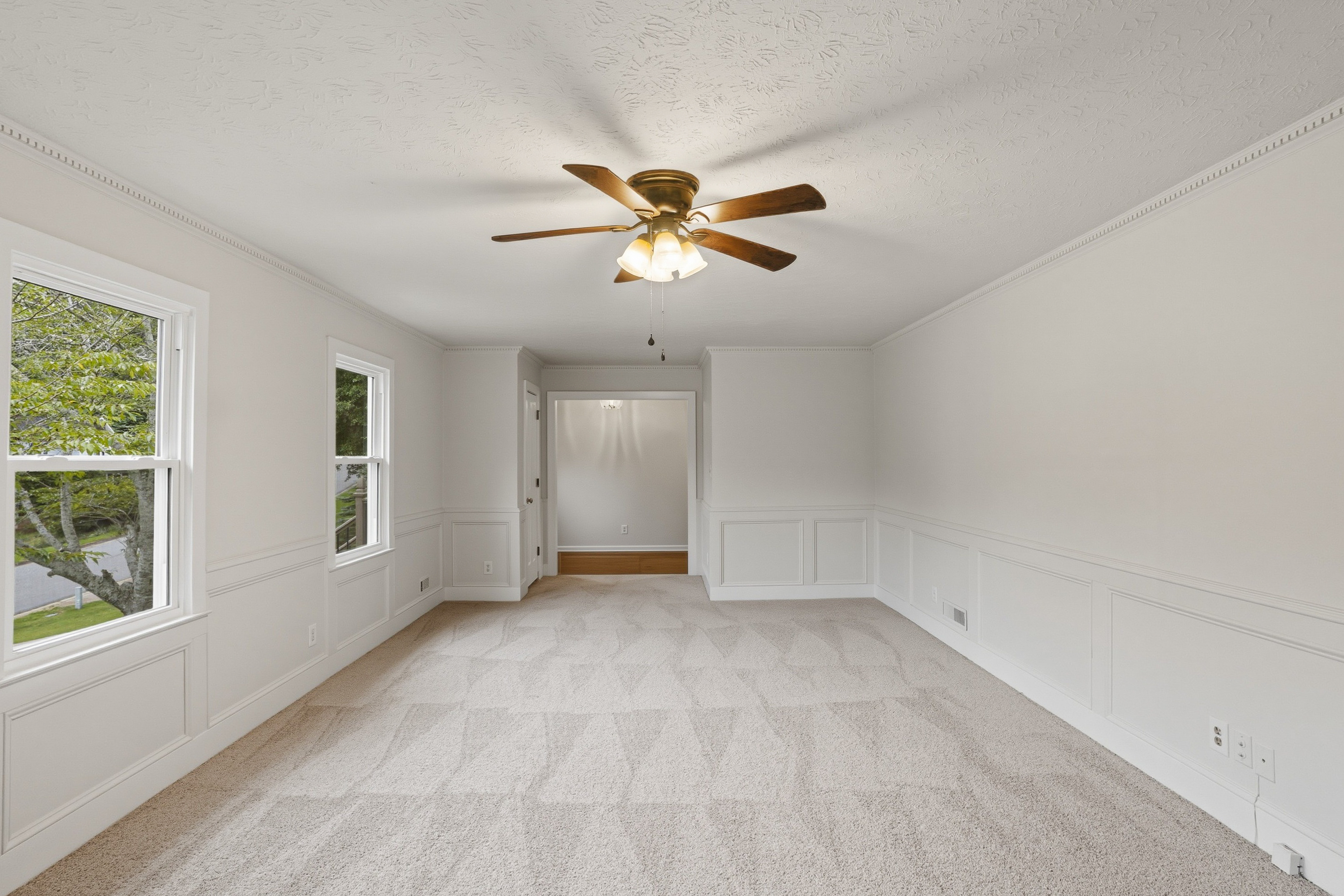 Photo 3 of 37 of 3839 Cotswold Dr , Lilburn, GA