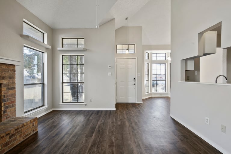 Photo 9 of 29 - 6800 Running Creek Dr, Arlington, TX 76001