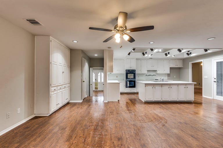 Photo 4 of 25 - 1602 Churchill Way, Rowlett, TX 75088