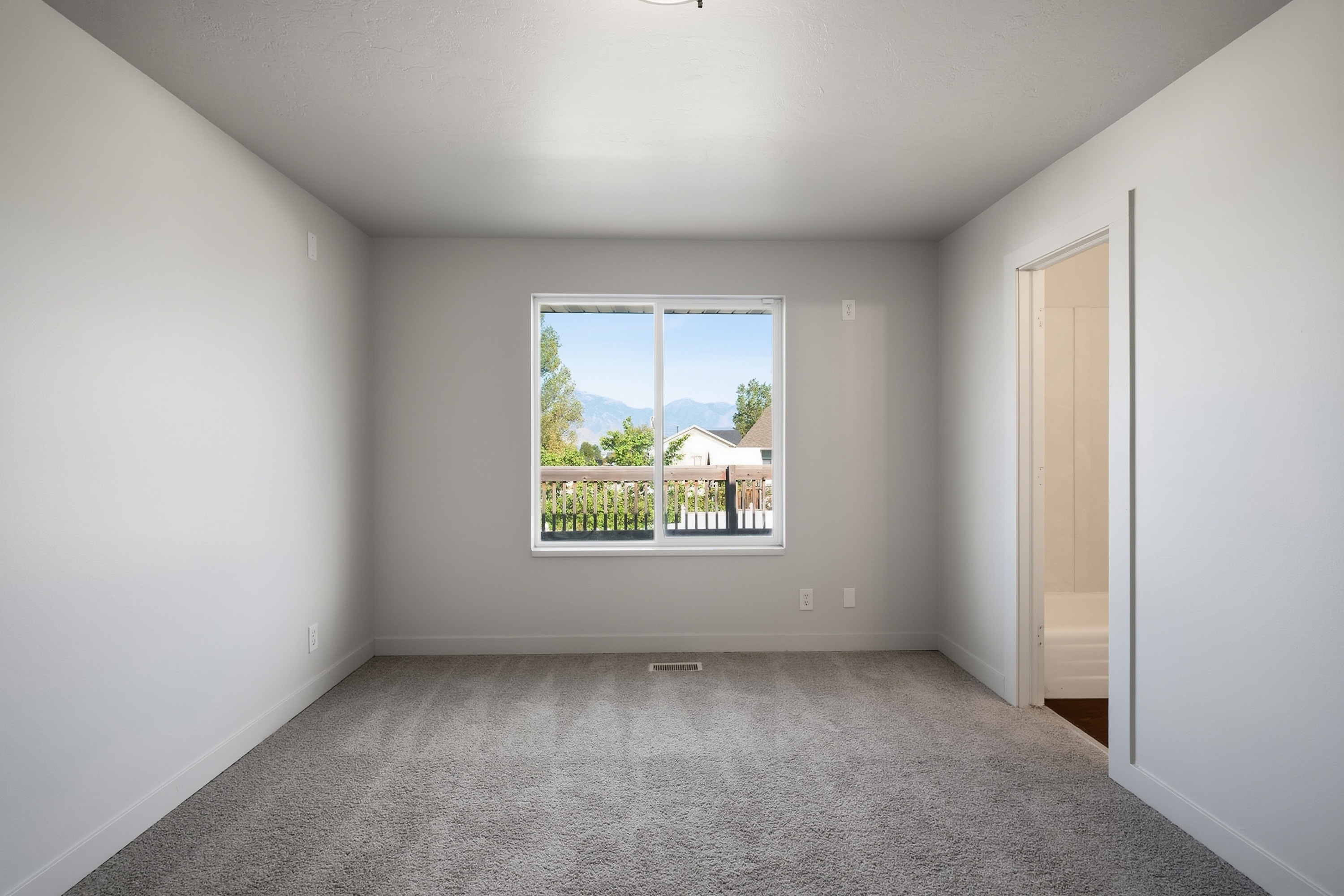 Photo 10 of 34 of 14077 S Grand View Peak Cir, Riverton, UT