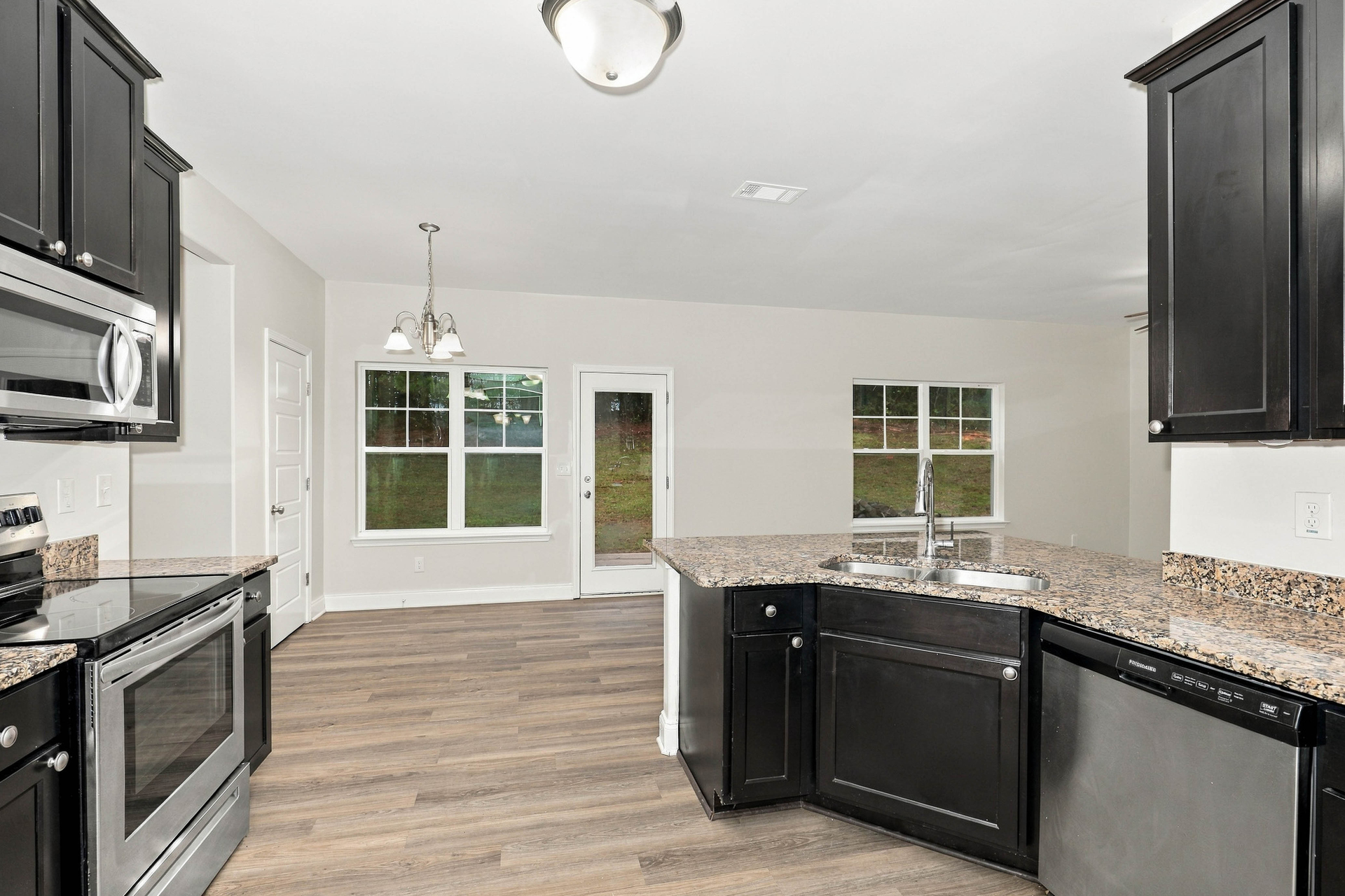 Photo 7 of 18 of 210 Glenview Trl, Griffin, GA