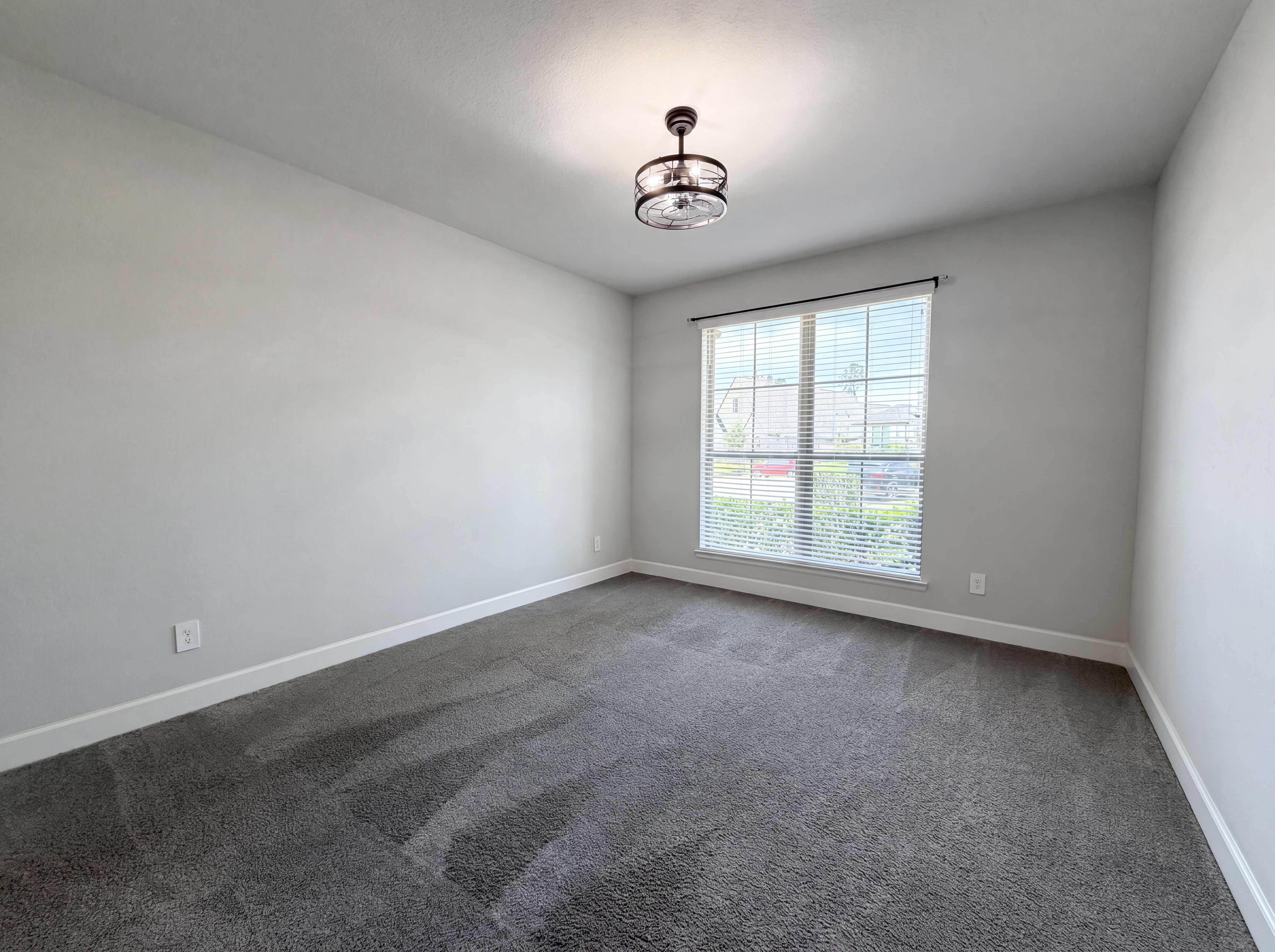 Photo 8 of 29 of 15418 Legacy Park Way, Pinehurst, TX