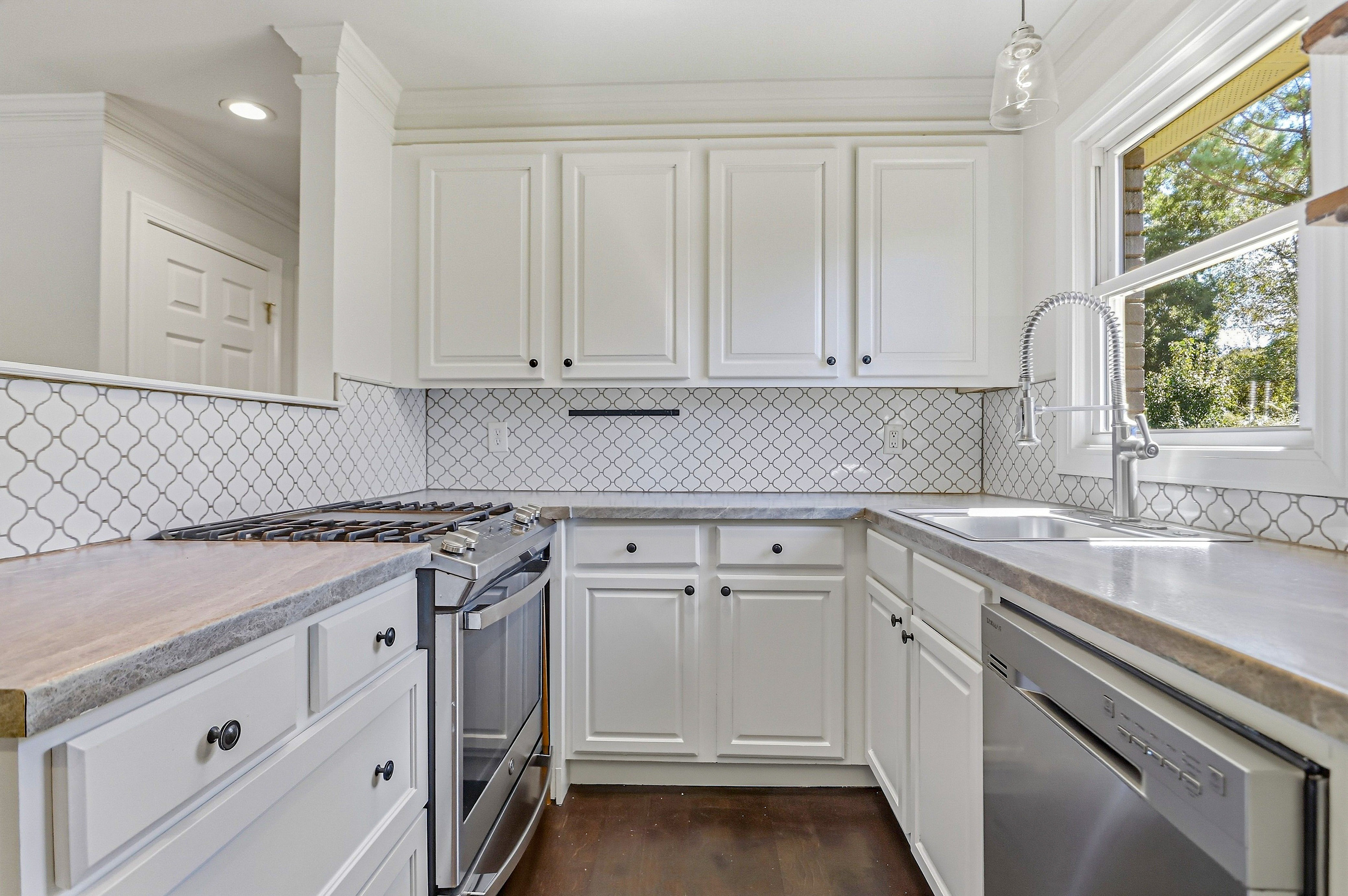 Photo 6 of 19 of 3841 Lavilla Dr, Powder Springs, GA