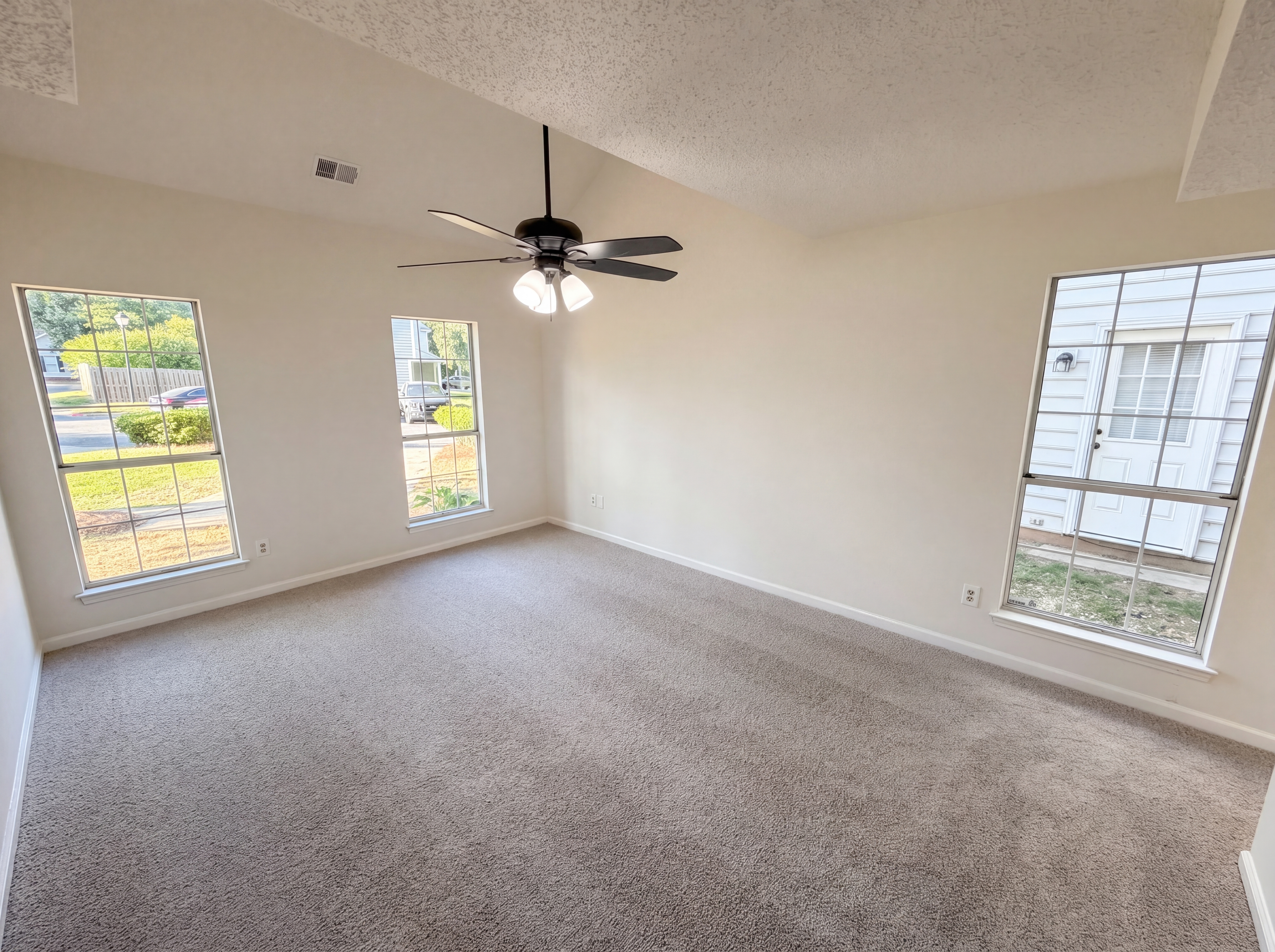 Photo 4 of 24 of 4720 Topsail Ct, Charlotte, NC