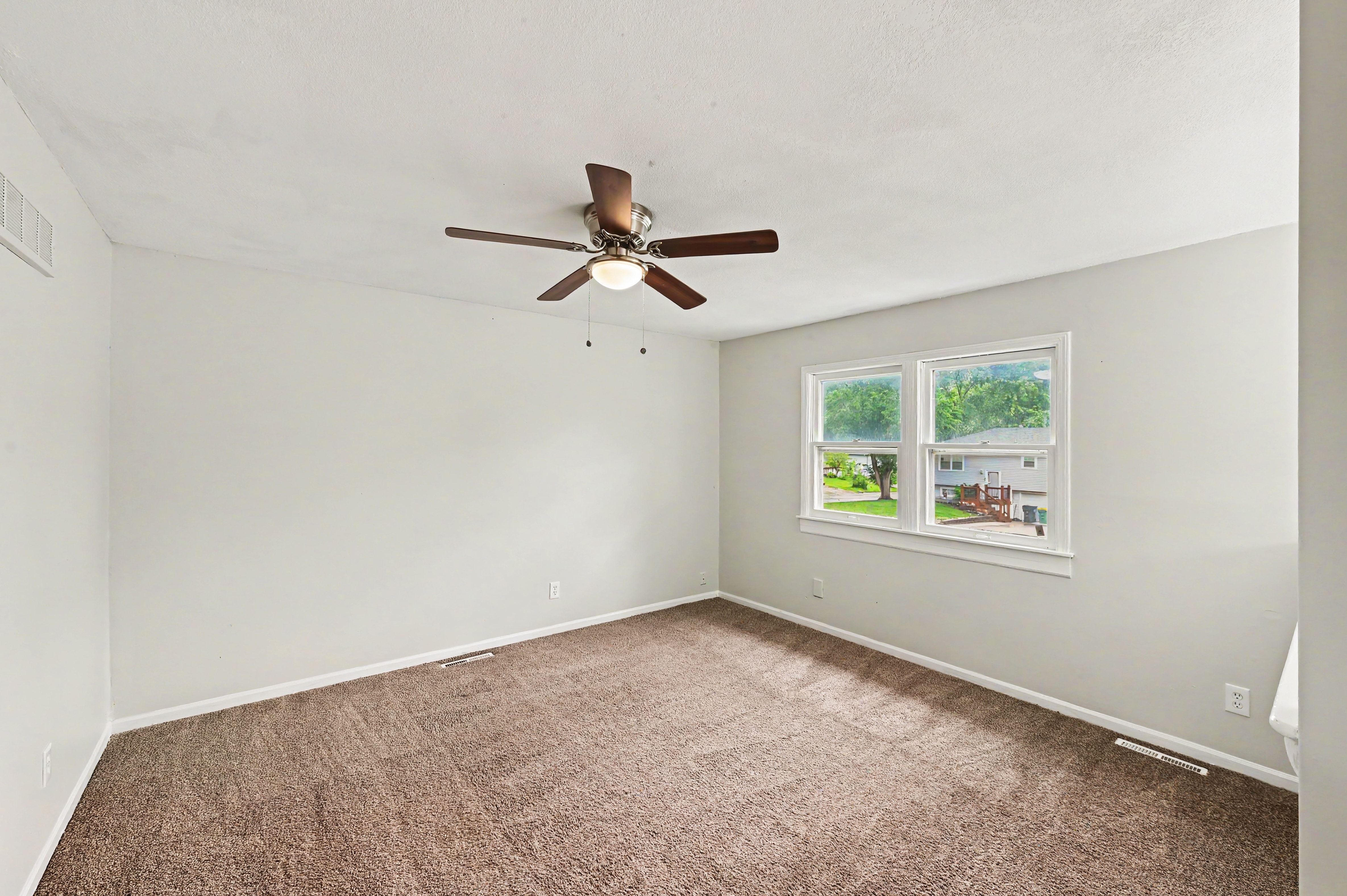 Photo 3 of 20 of 613 W Hulett St, Edgerton, KS