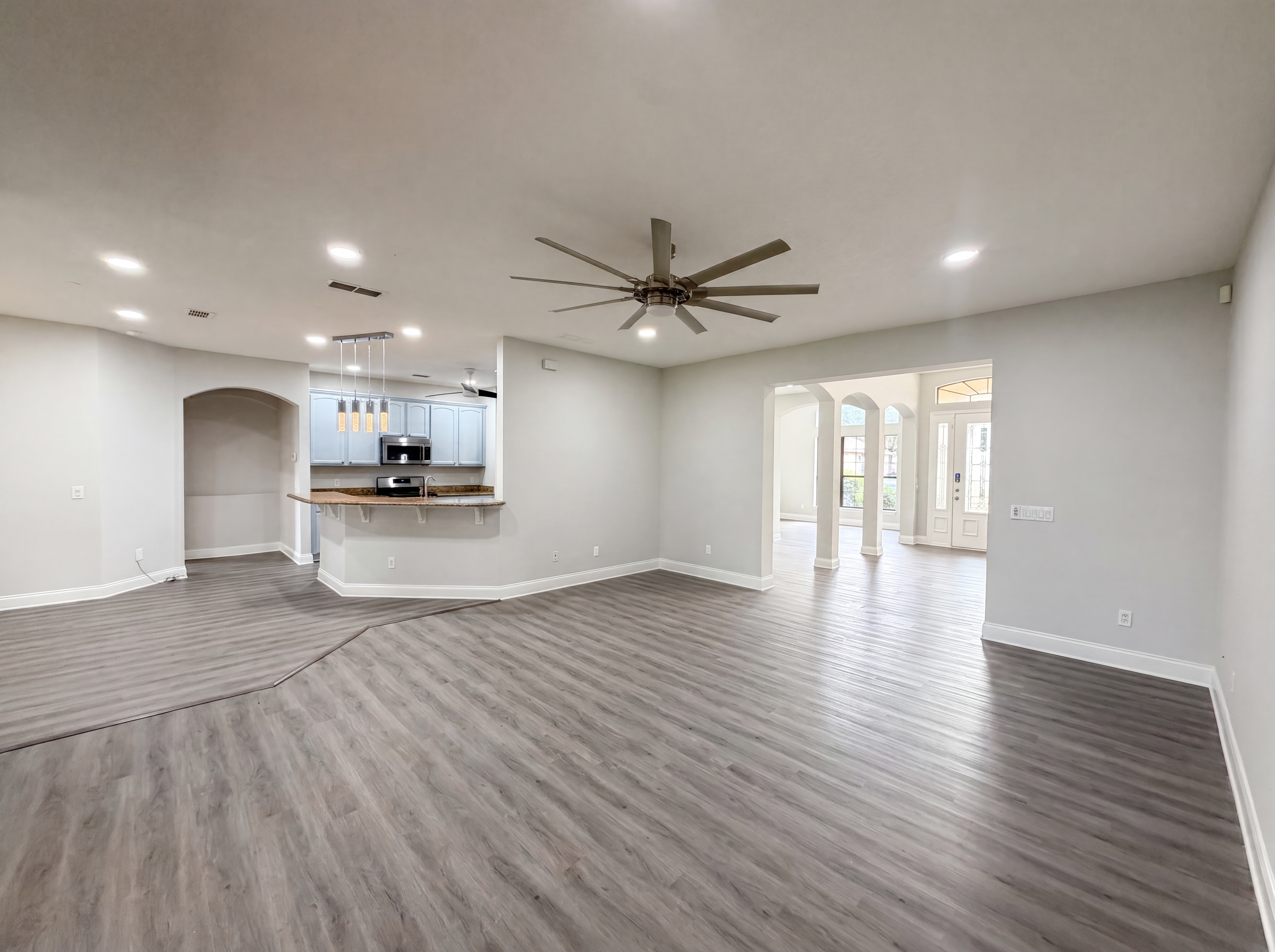 Photo 3 of 26 of 216 Blue Crystal Dr, Deland, FL