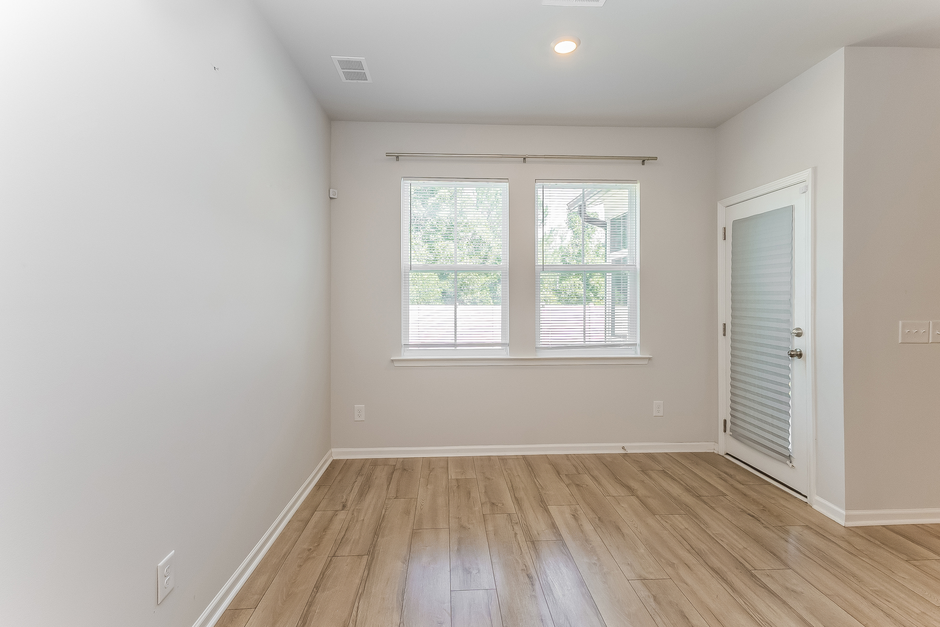 Photo 16 of 23 of 216 Red Bluff St, Summerville, SC
