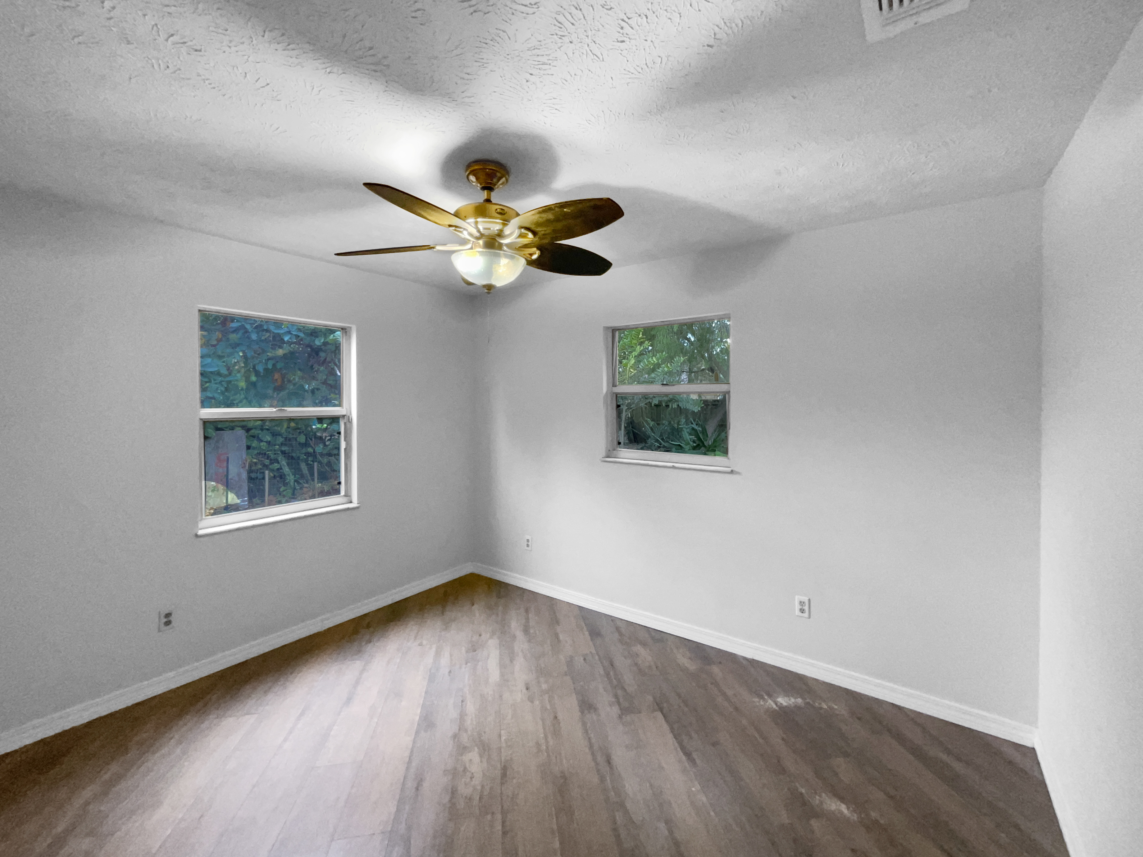 Photo 15 of 28 of 5409 Hickory Dr, Fort Pierce, FL