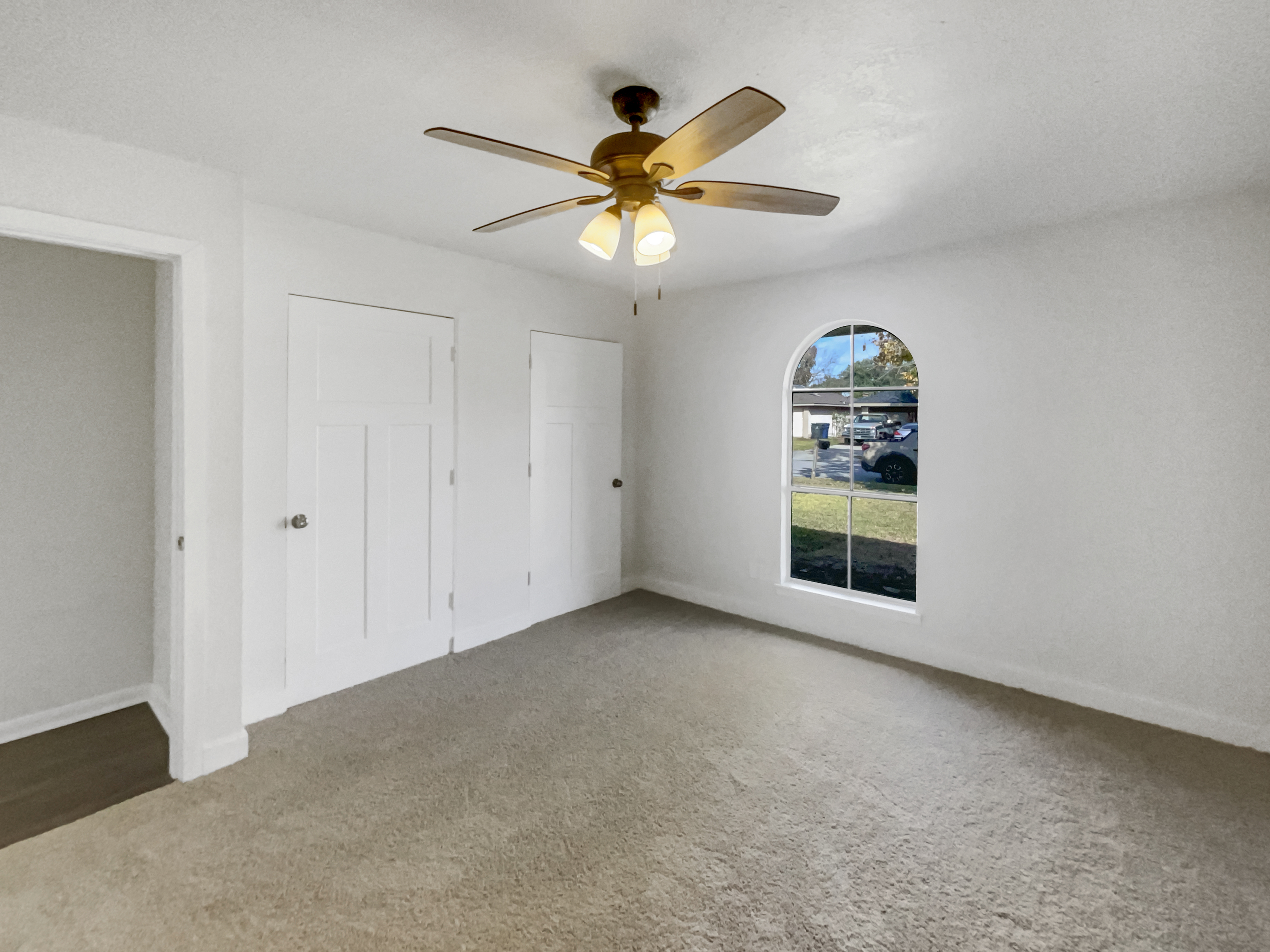 Photo 13 of 25 of 1426 Whiteoak Dr, Garland, TX