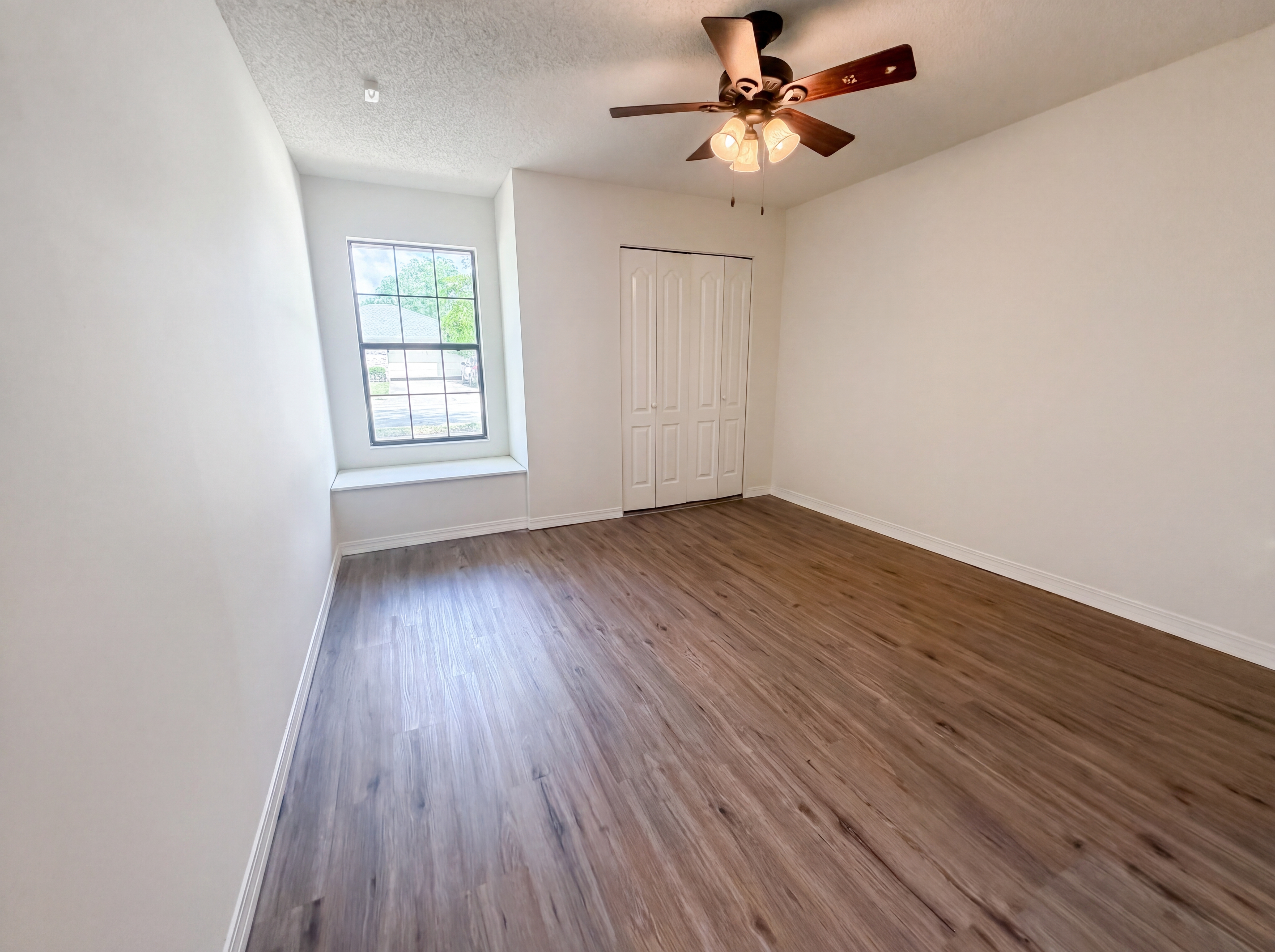Photo 13 of 20 of 3160 Bridgeview Dr, Jacksonville, FL