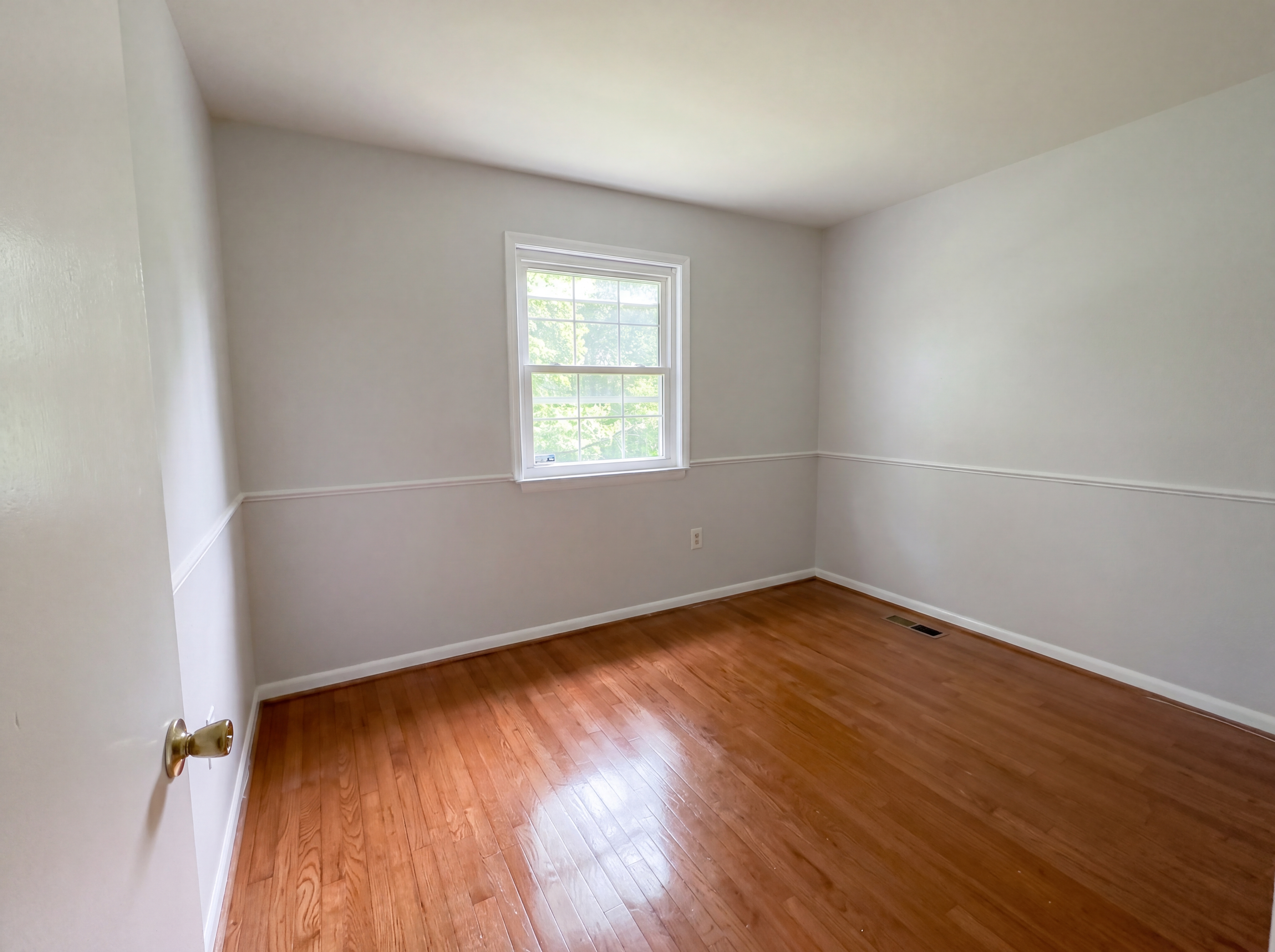 Photo 10 of 23 of 14281 Princedale Dr, Woodbridge, VA