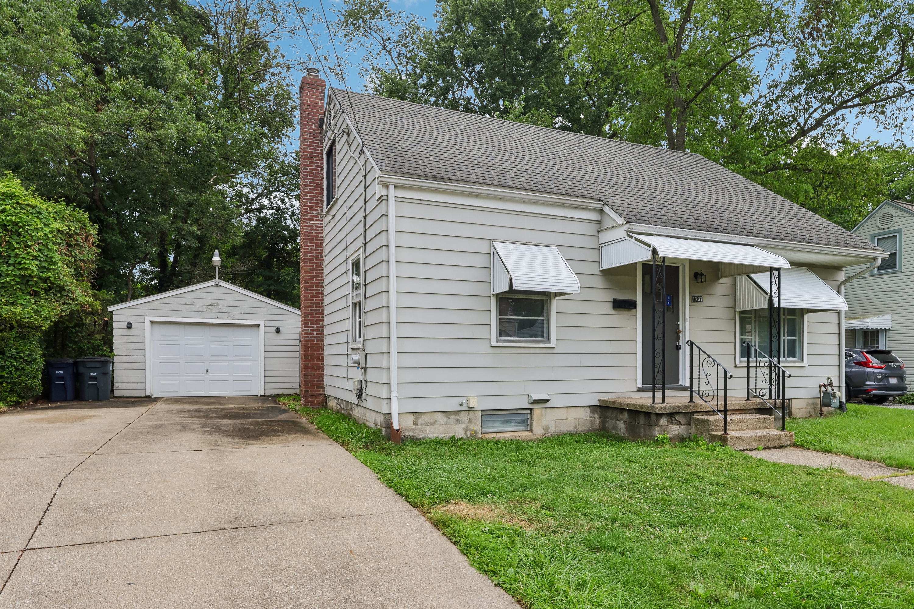 Photo 22 of 28 of 1237 Easton Dr, Akron, OH