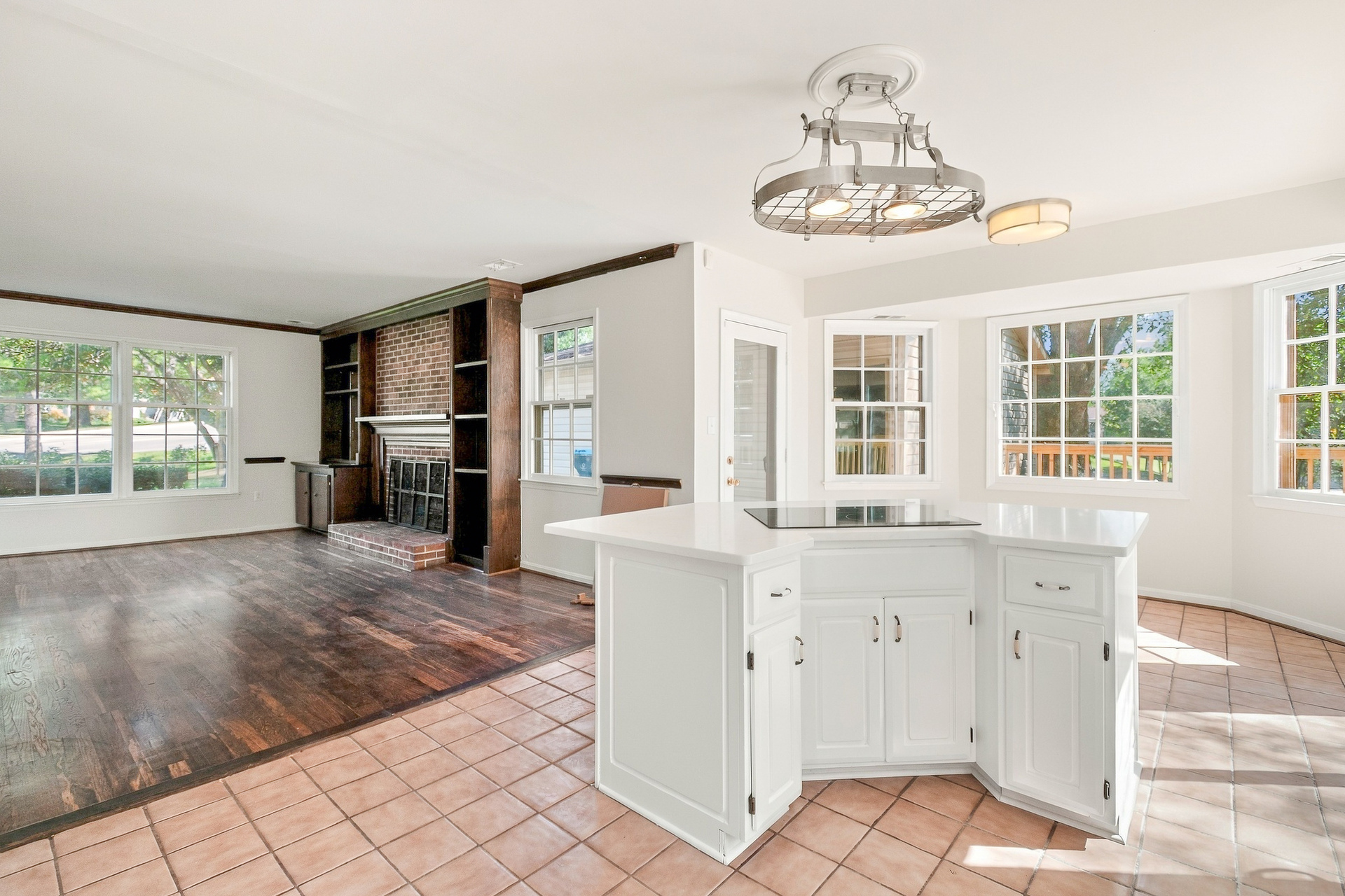 Photo 7 of 31 of 1600 Charnita Ct, Vienna, VA