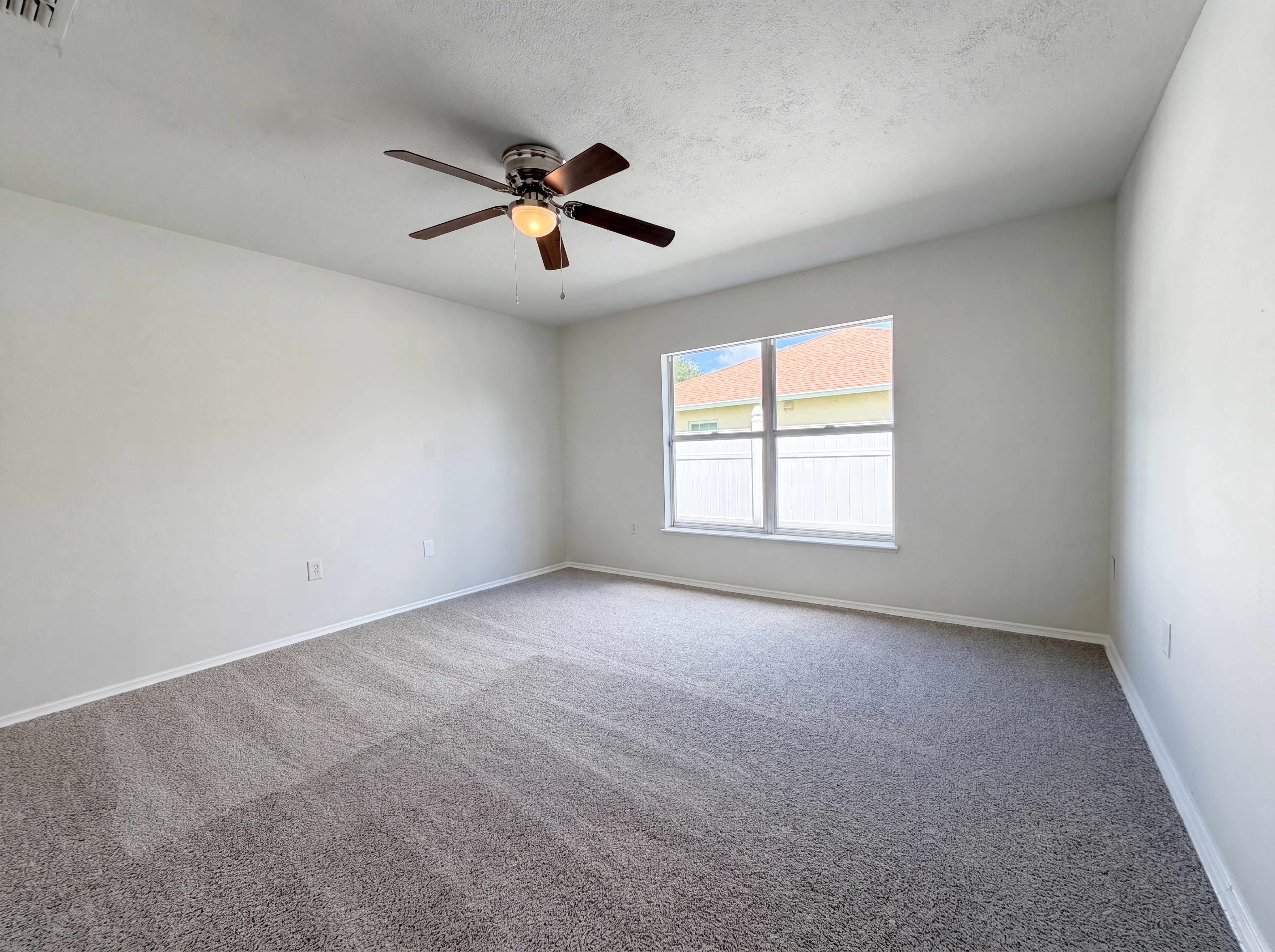 Photo 13 of 26 of 2158 Willesdon Dr W, Jacksonville, FL