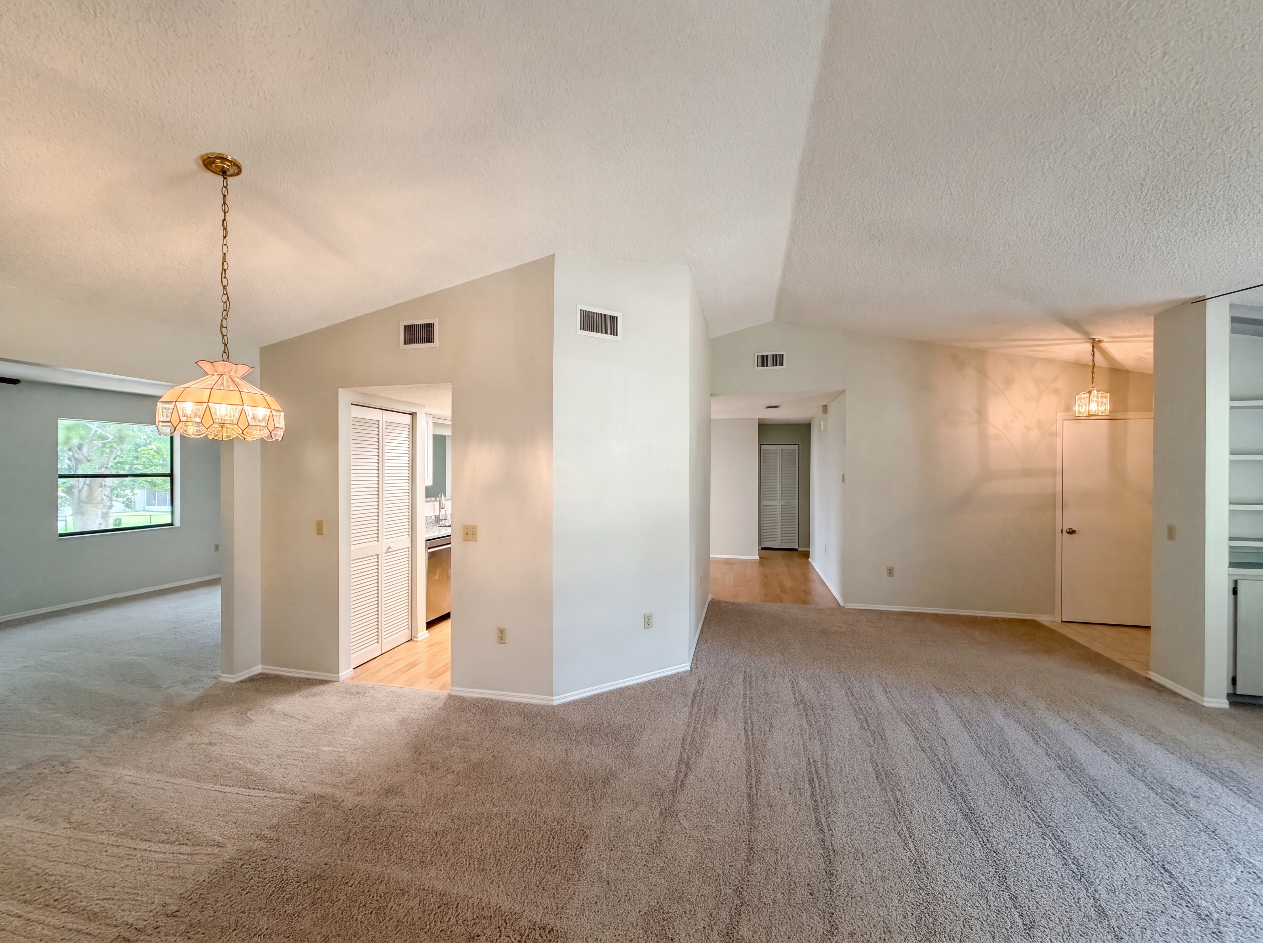 Photo 8 of 21 of 12620 Bay Hill Dr, Grand Island, FL