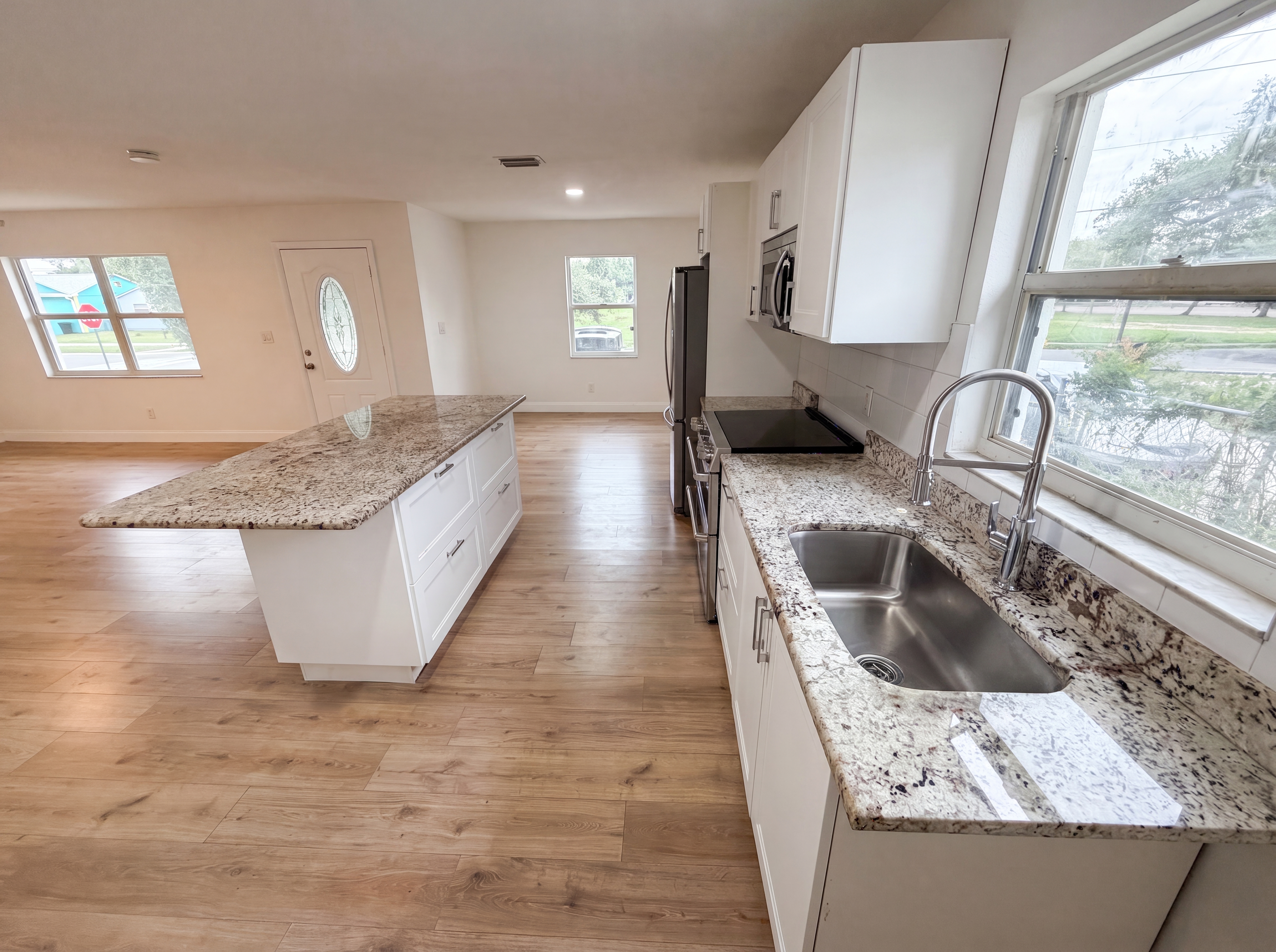 Photo 6 of 25 of 845 40th Ave S, Saint Petersburg, FL