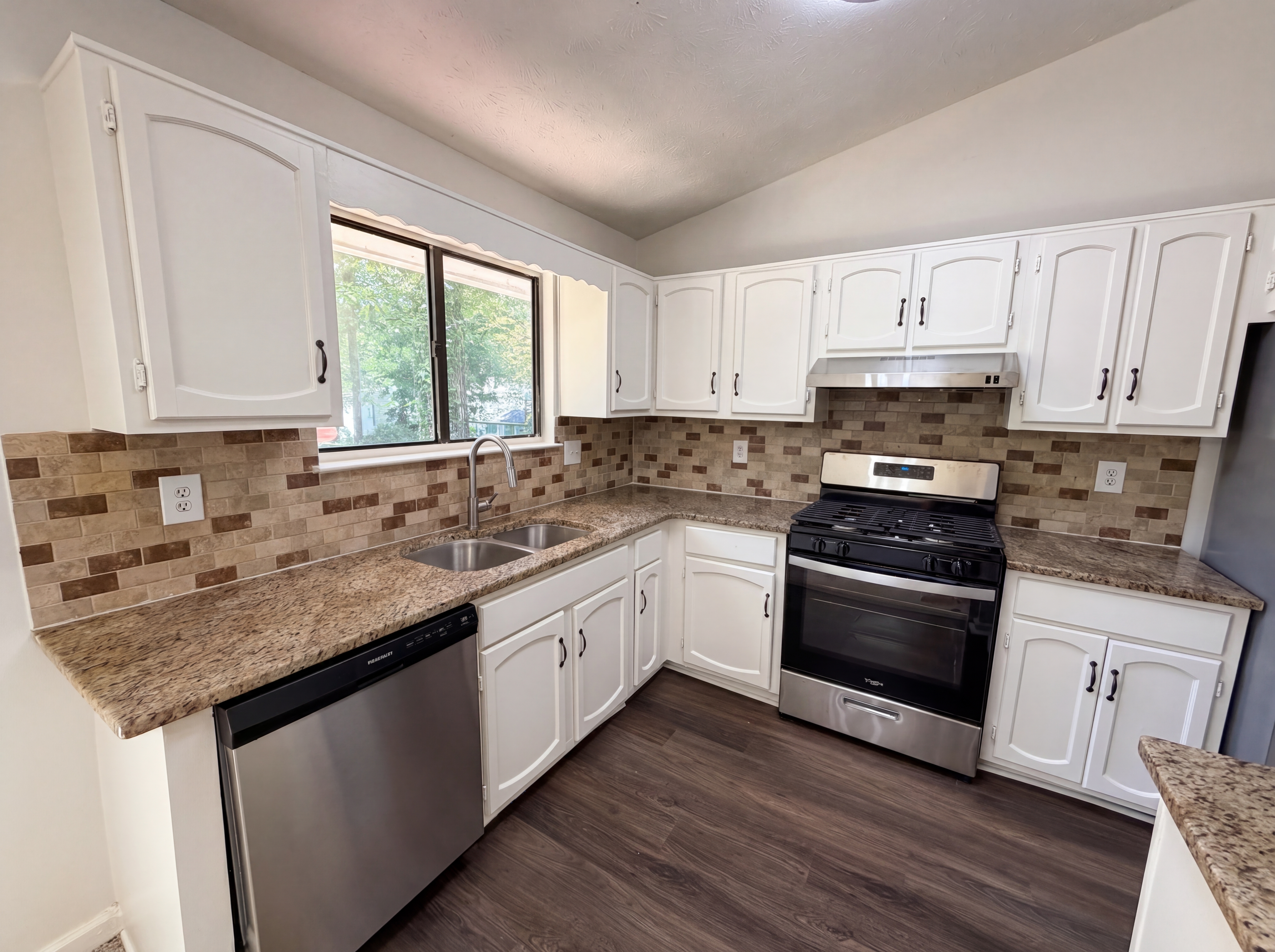Photo 16 of 20 of 817 Greenhedge Way, Stone Mountain, GA