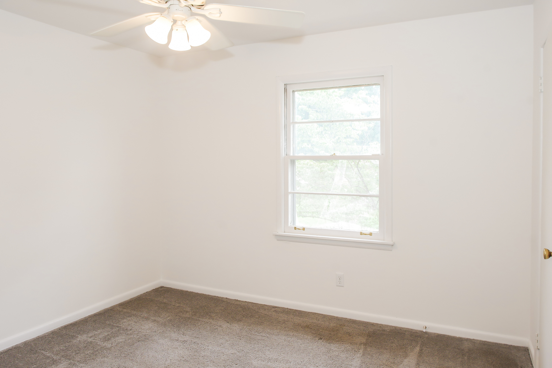 Photo 11 of 22 of 2609 Rockwell Rd NW, Huntsville, AL