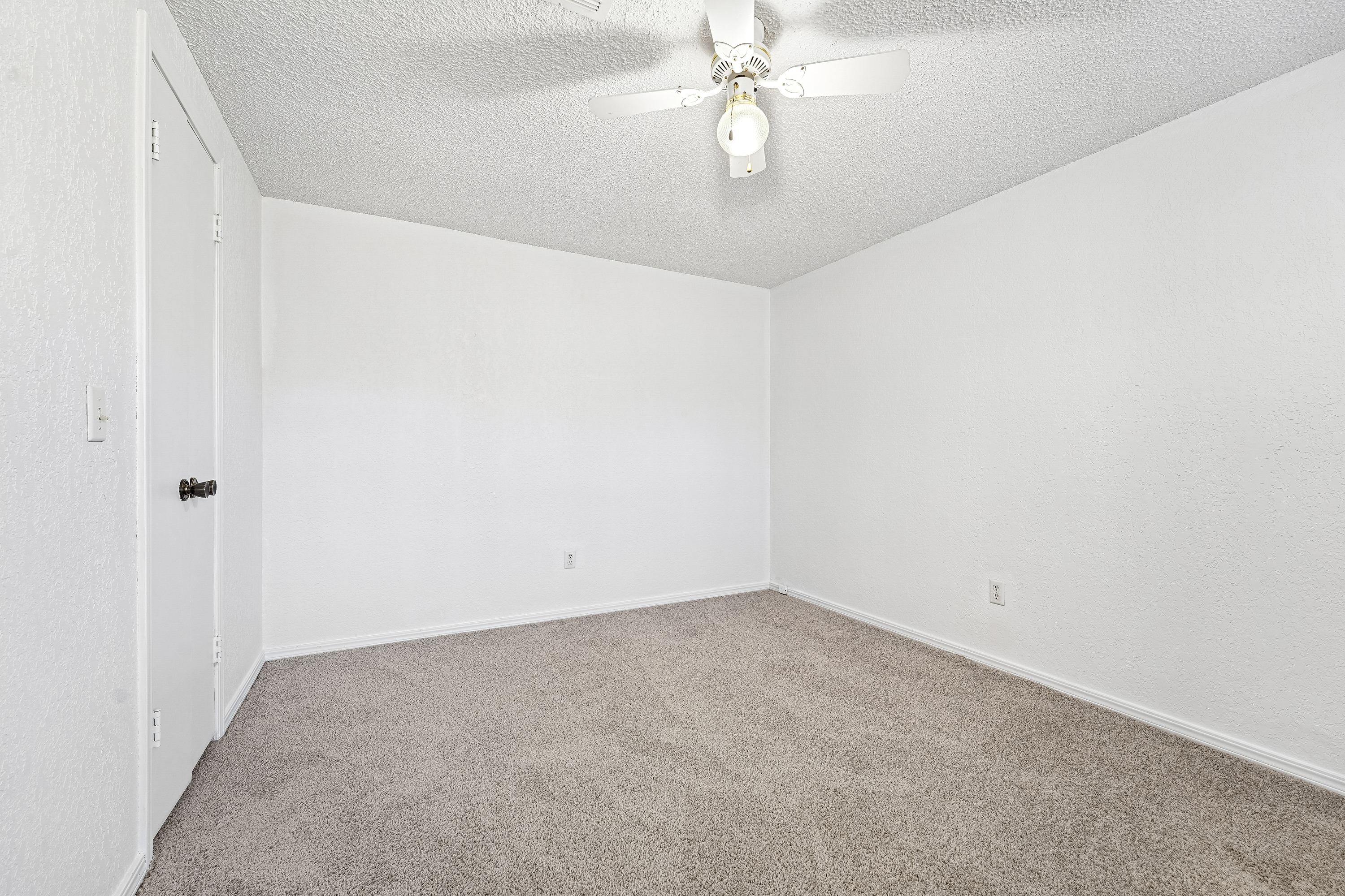 Photo 12 of 20 of 8404 S Brookline Ave, Oklahoma City, OK