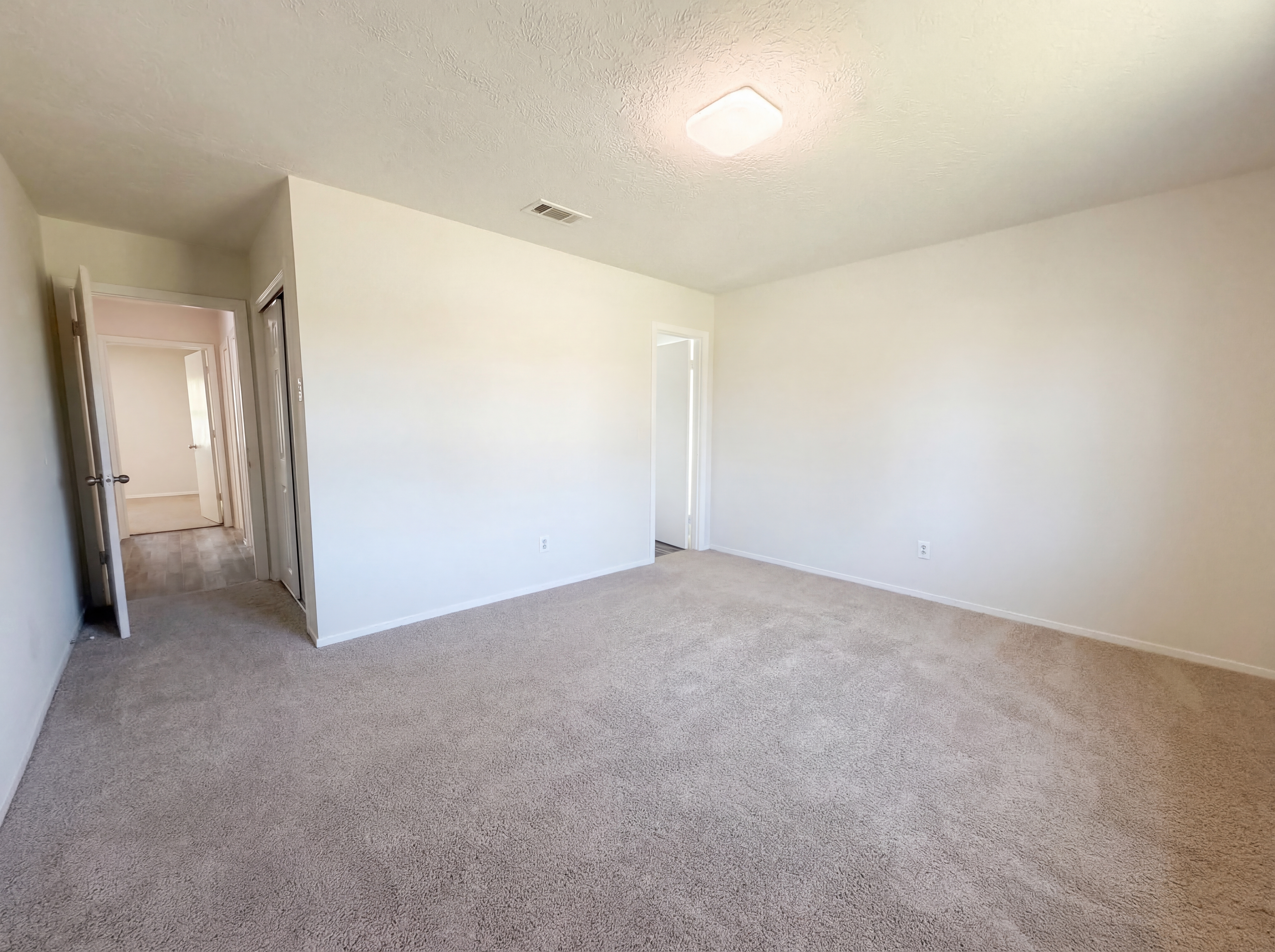 Photo 12 of 18 of 6023 Winterhaven Dr, Houston, TX