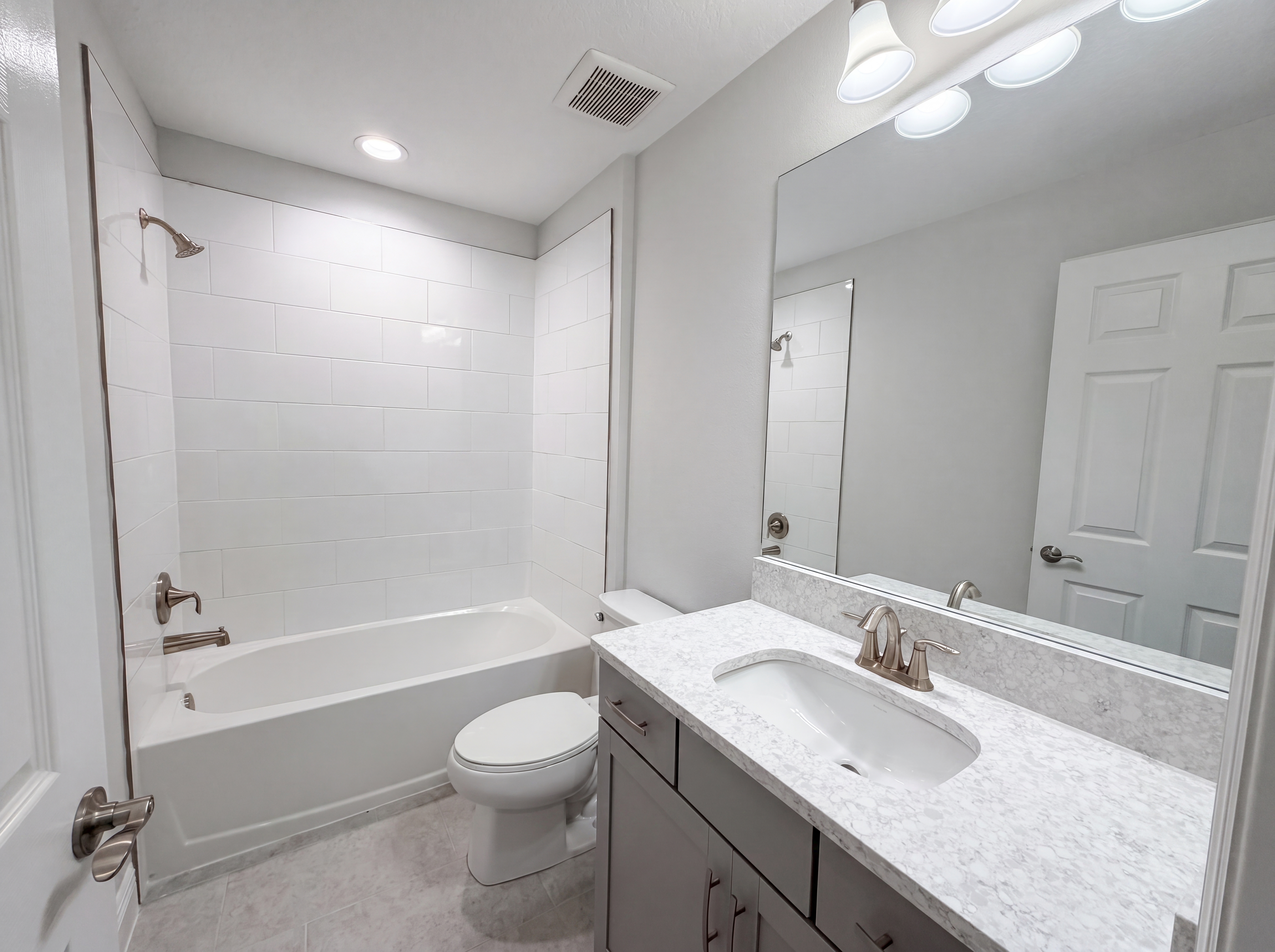Photo 19 of 25 of 13176 Twin Bridges Dr, Riverview, FL