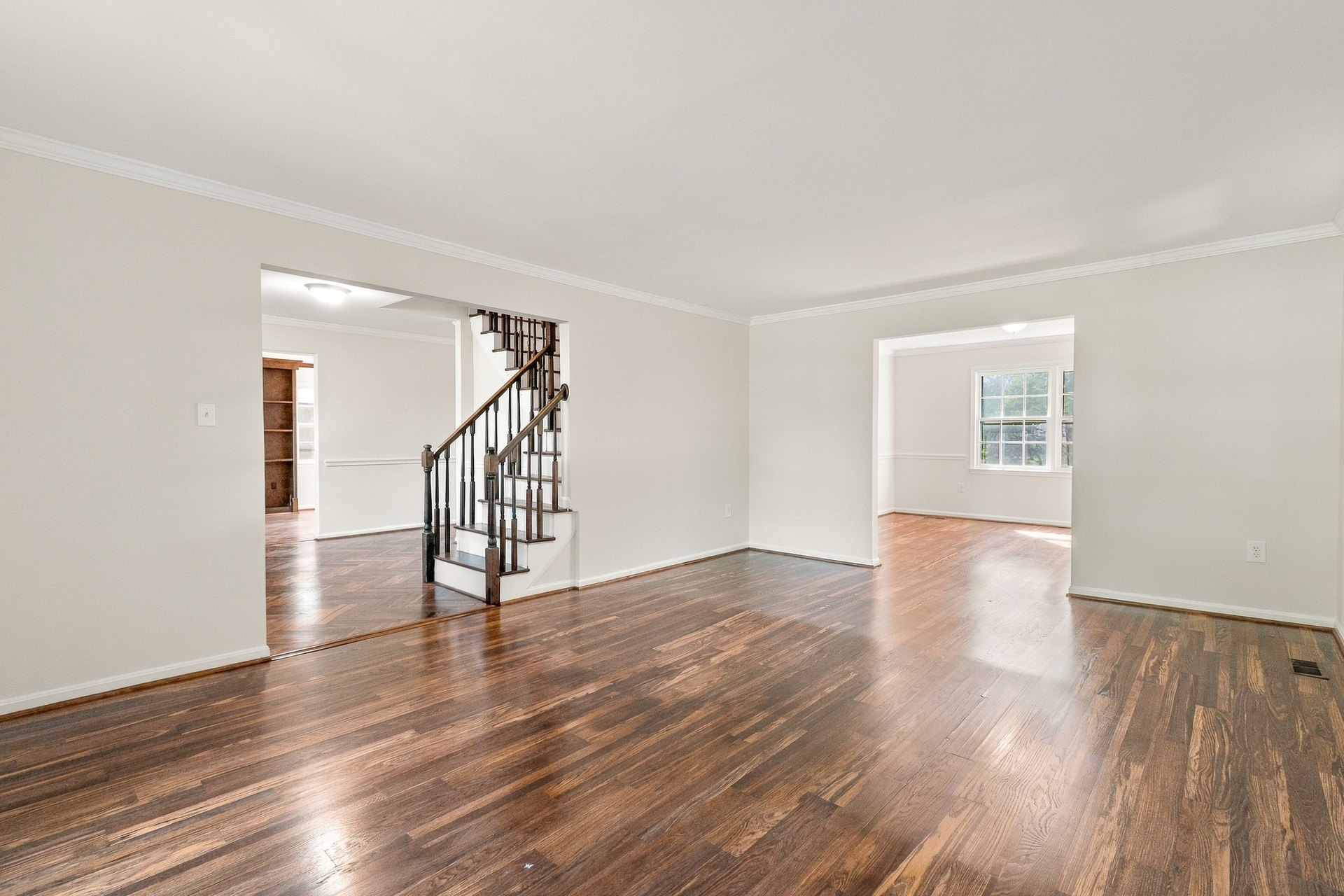 Photo 8 of 31 of 1600 Charnita Ct, Vienna, VA