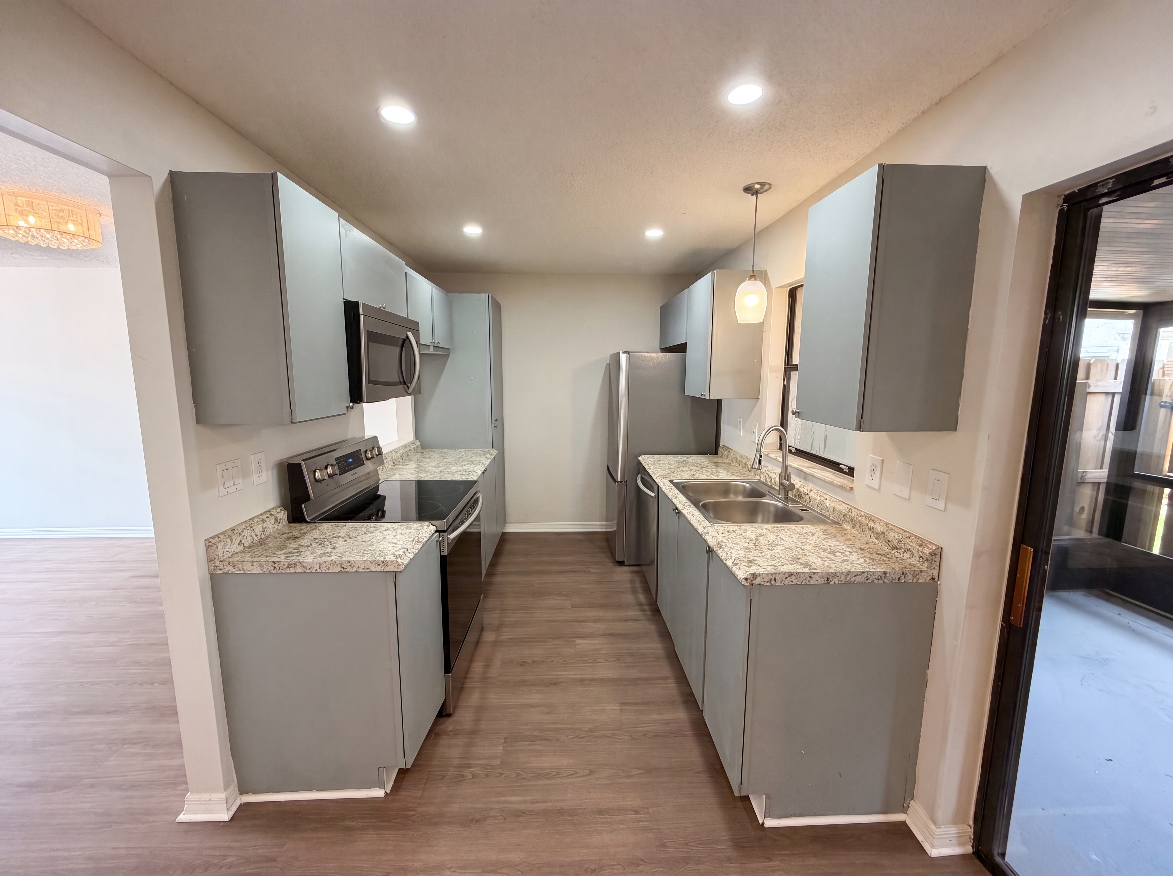 Photo 2 of 24 of 1602 Little Falls Cir, Orlando, FL