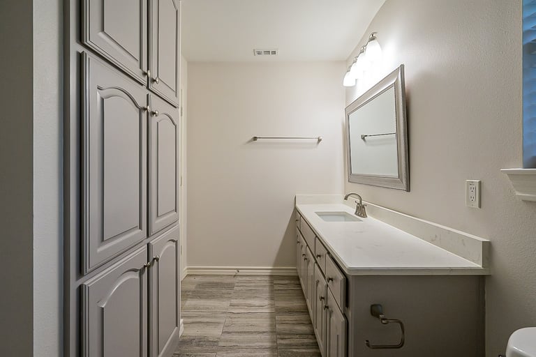 Photo 33 of 36 - 7924 Londonderry Dr, North Richland Hills, TX 76182