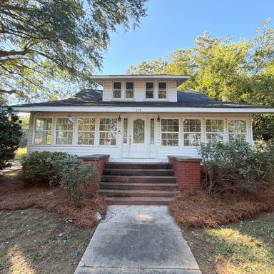 Property photo 1 of 208 S Elm St