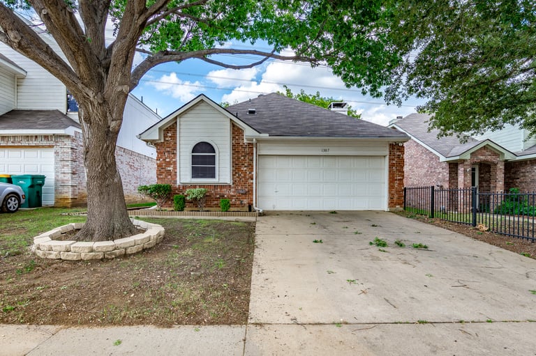 Photo 21 of 21 - 1387 Mimosa Ln, Lewisville, TX 75077