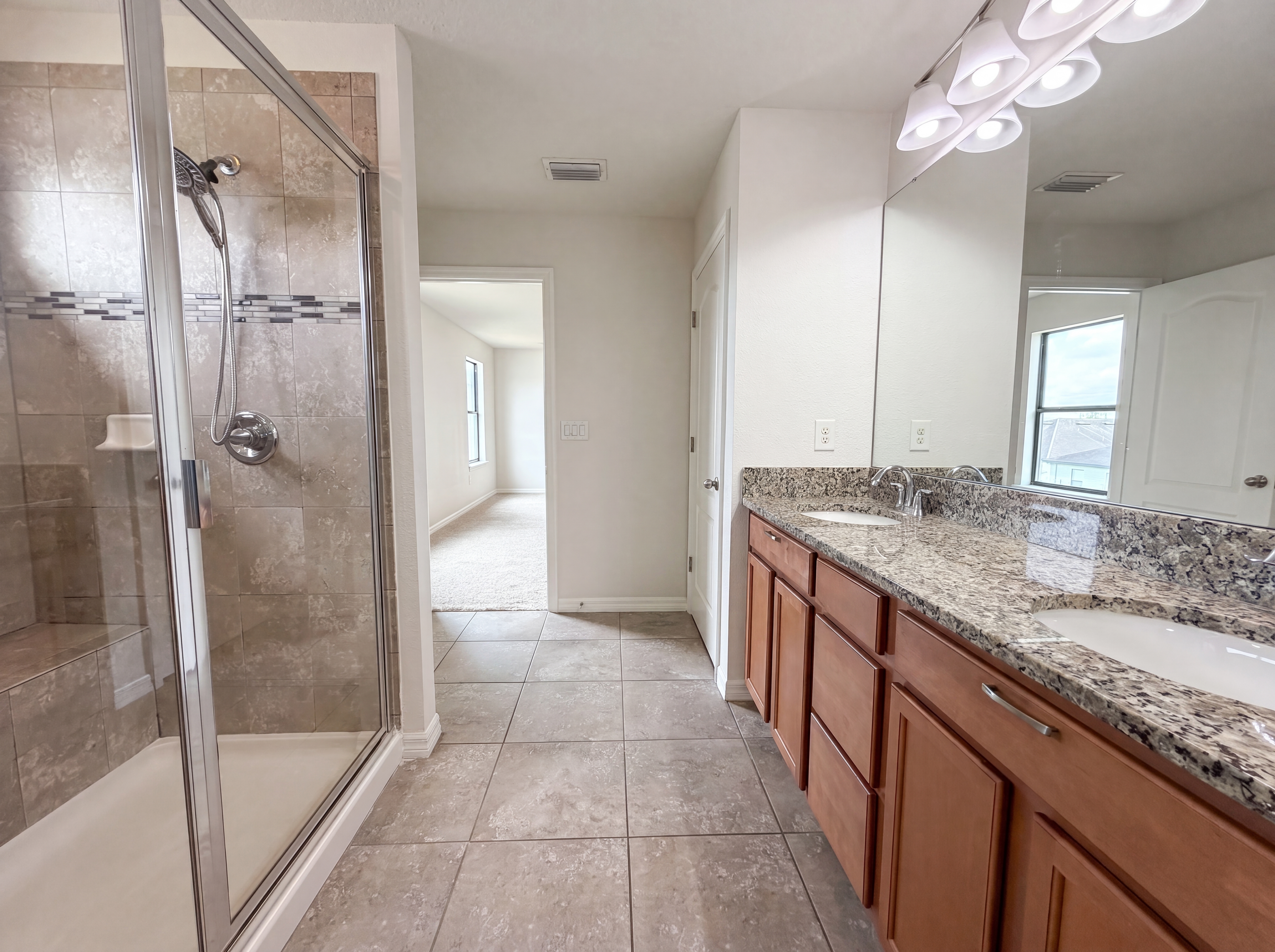 Photo 18 of 29 of 14207 Alistar Manor Dr, Wimauma, FL