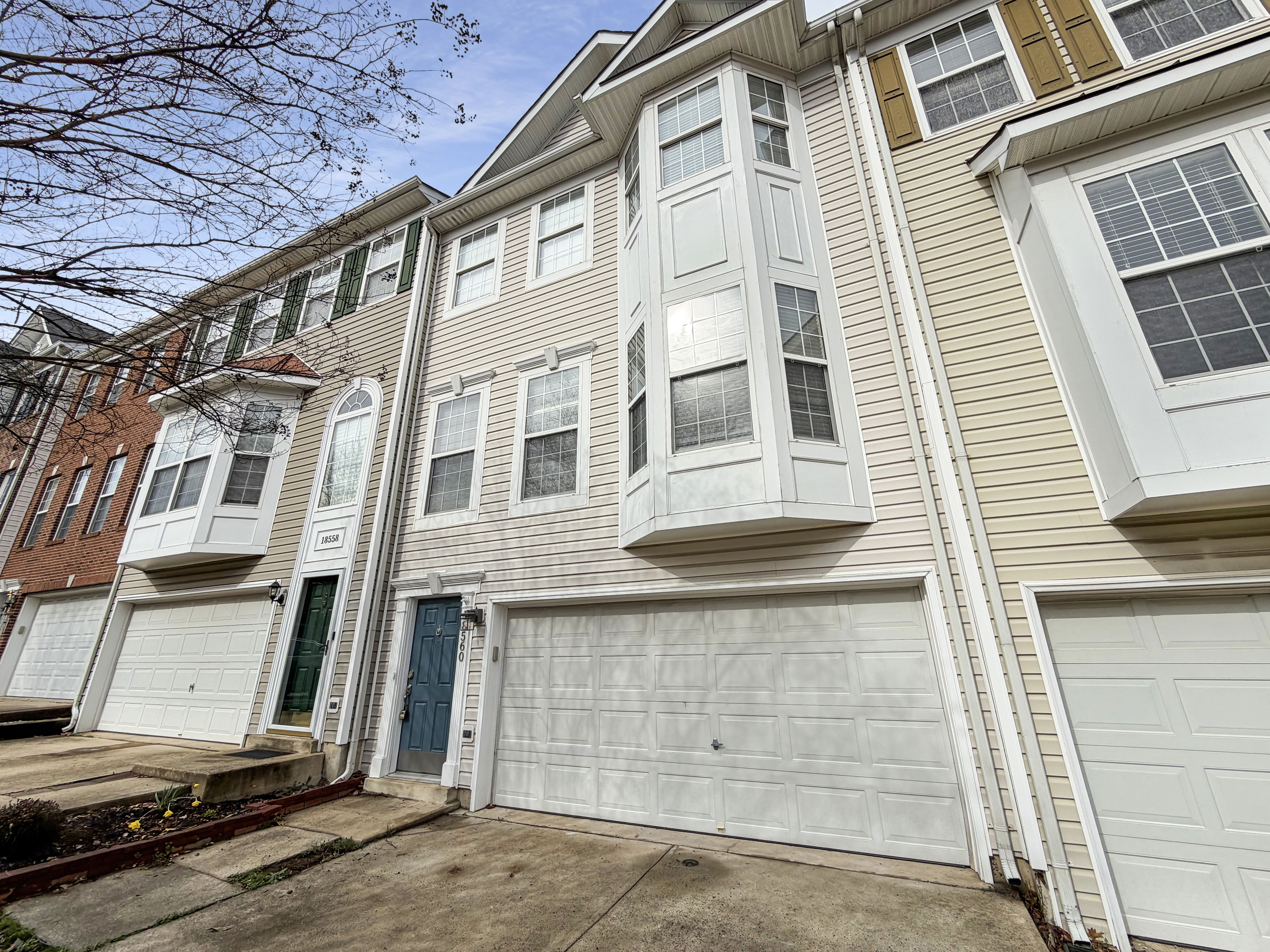 Photo 9 of 28 of 18560 Sierra Springs Sq, Leesburg, VA