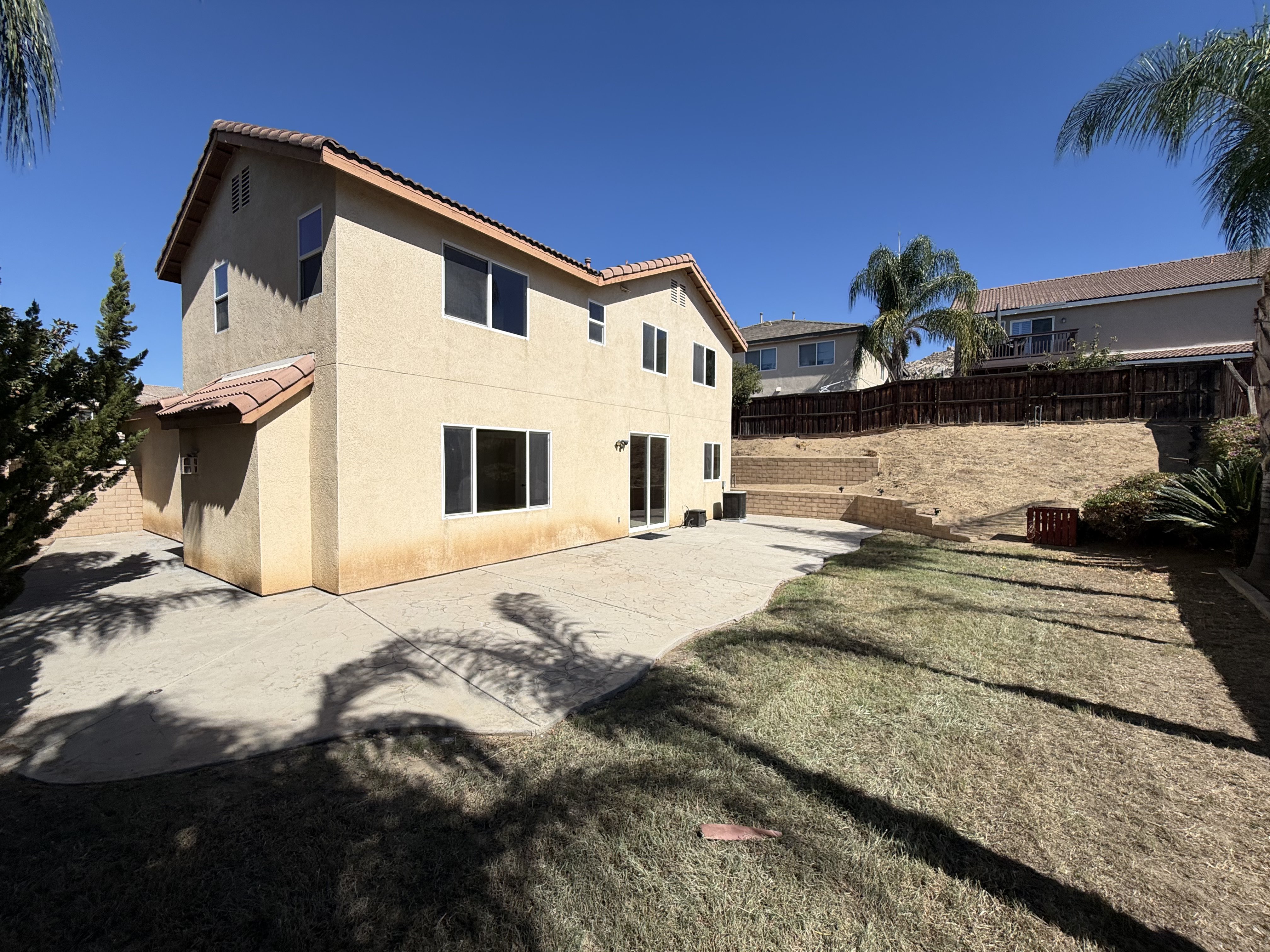 Photo 5 of 26 of 25975 Avenida Classica, Moreno Valley, CA