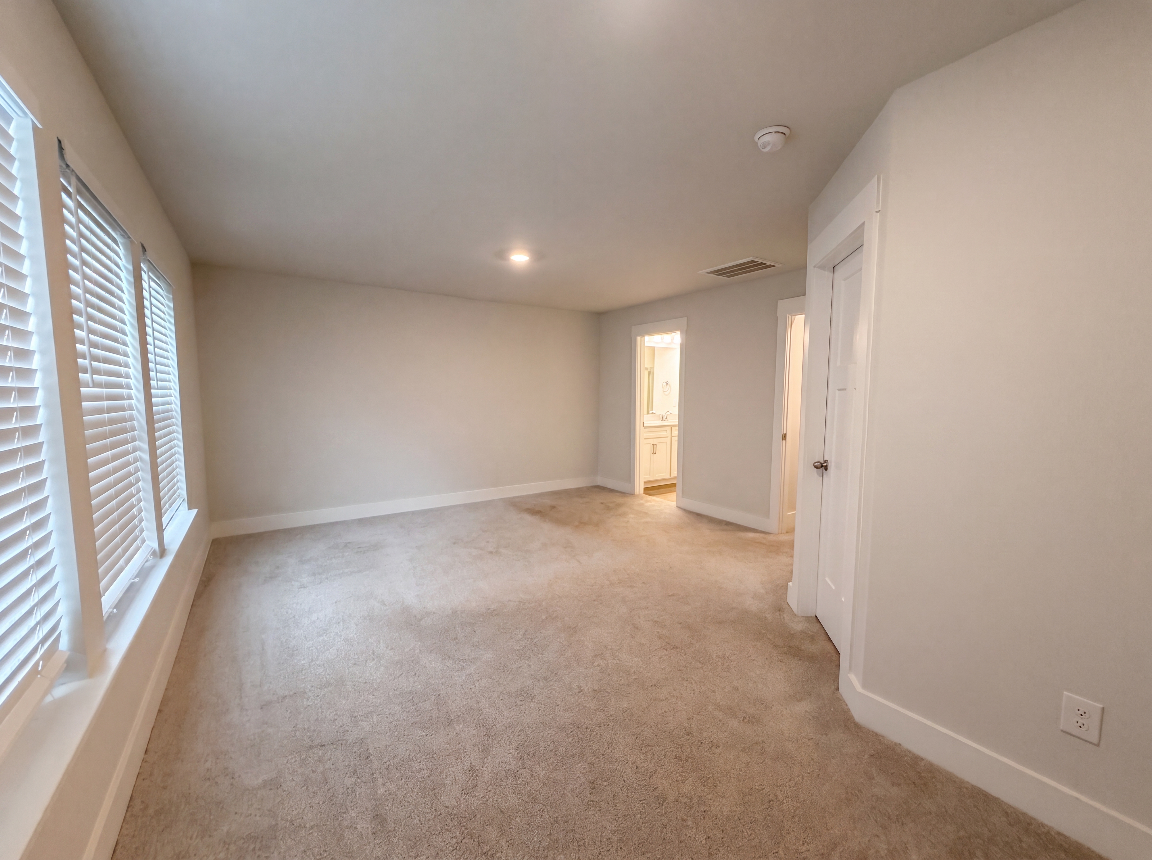 Photo 4 of 20 of 200 Marston Ln, Greenville, SC
