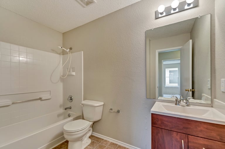 Photo 22 of 25 - 2051 La Salle Trl, Grand Prairie, TX 75052
