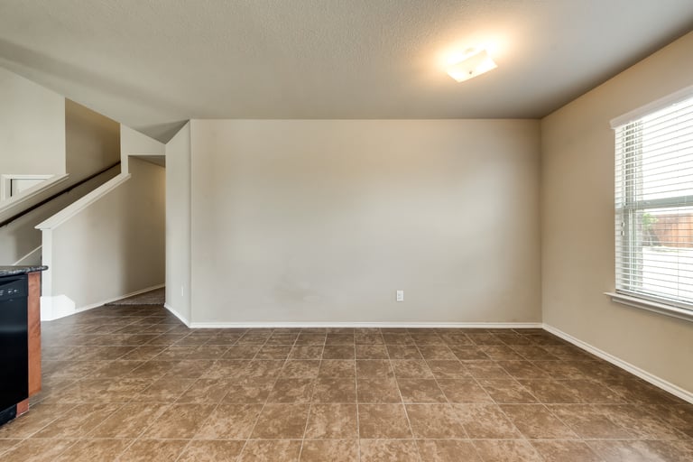Photo 10 of 26 - 1409 N Houston St, Royse City, TX 75189