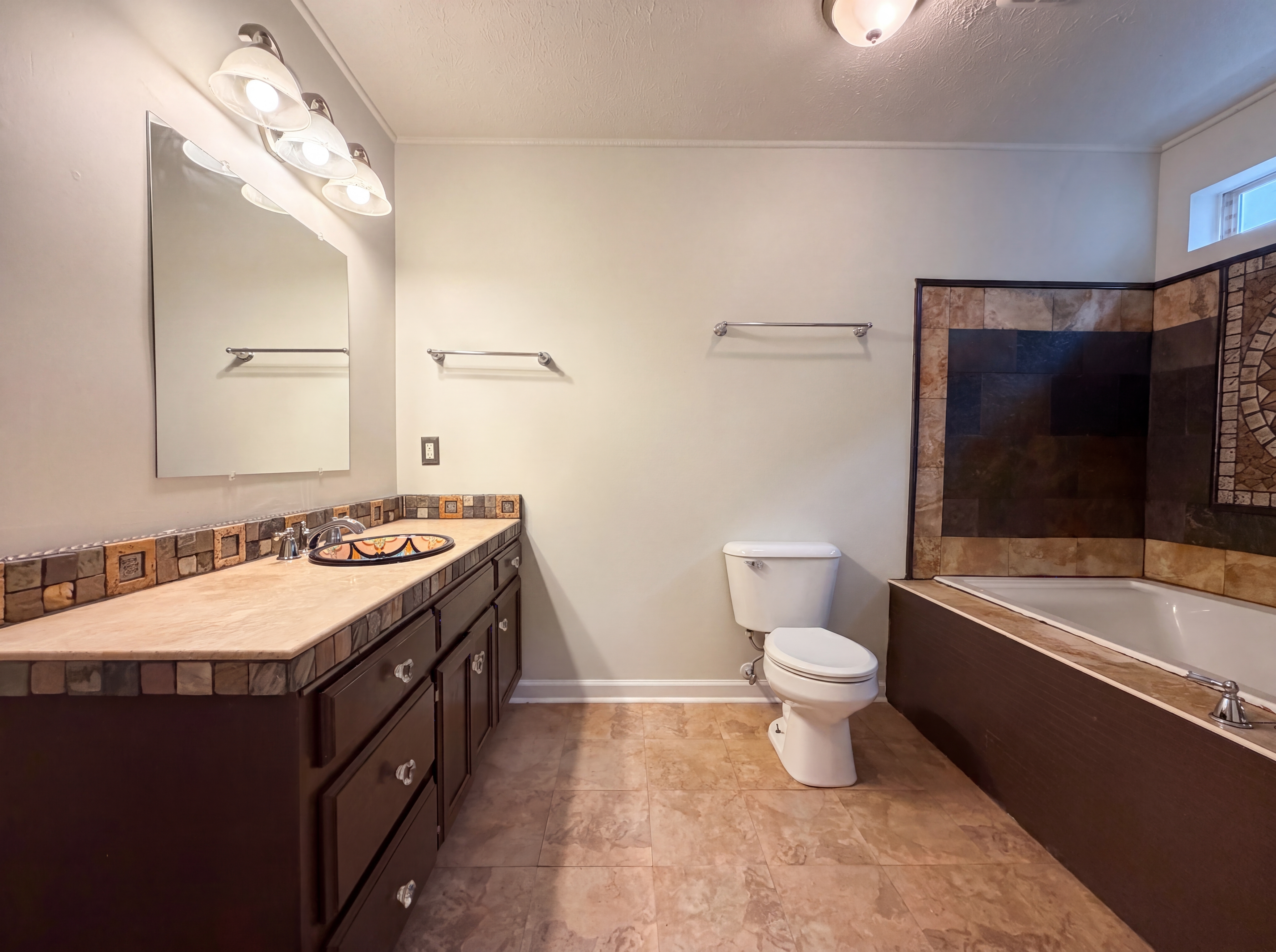 Photo 11 of 18 of 4046 Farmingham Woods Dr, Hermitage, TN