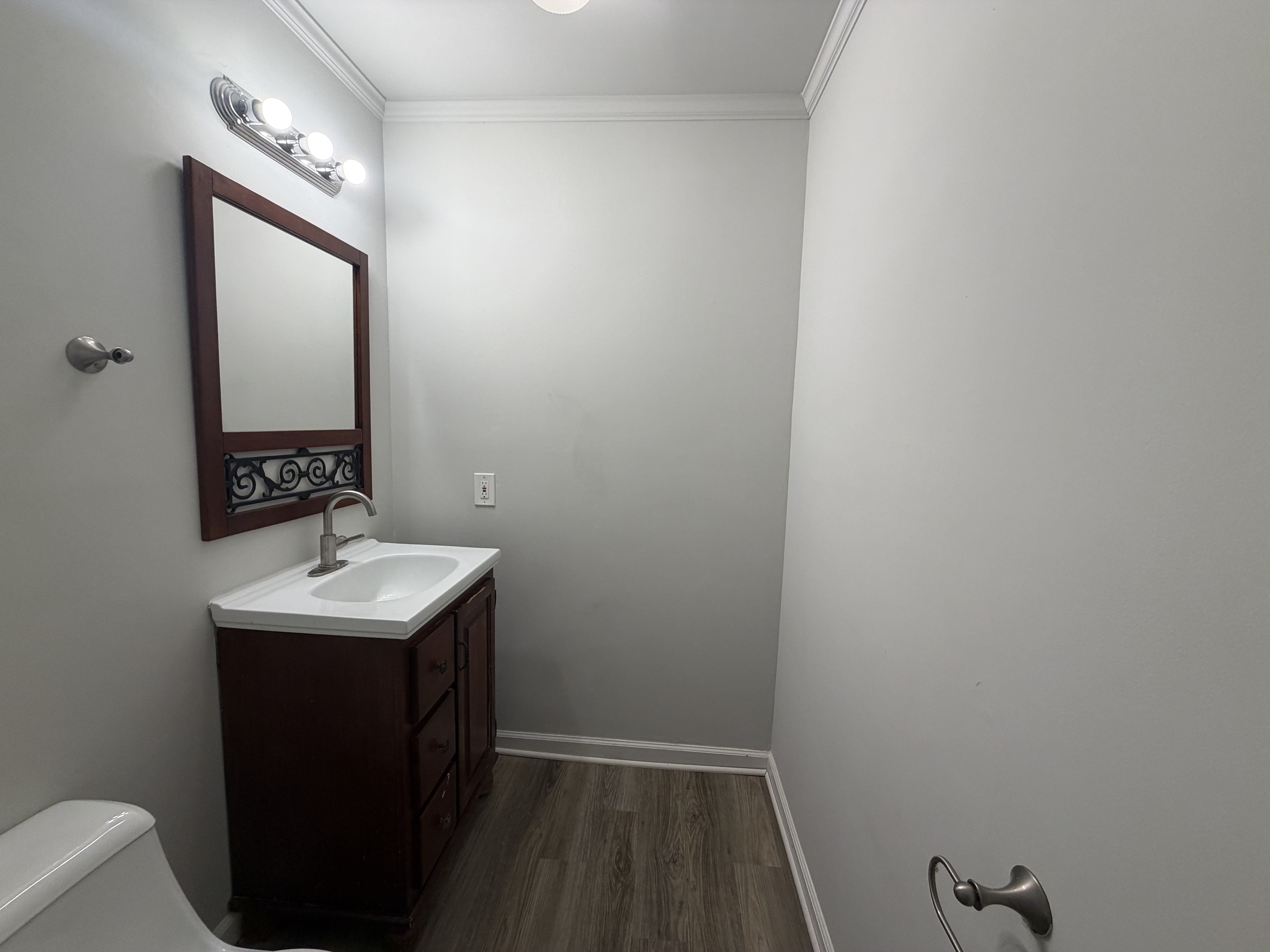 Photo 5 of 16 of 4305 Kaplan Dr, Raleigh, NC