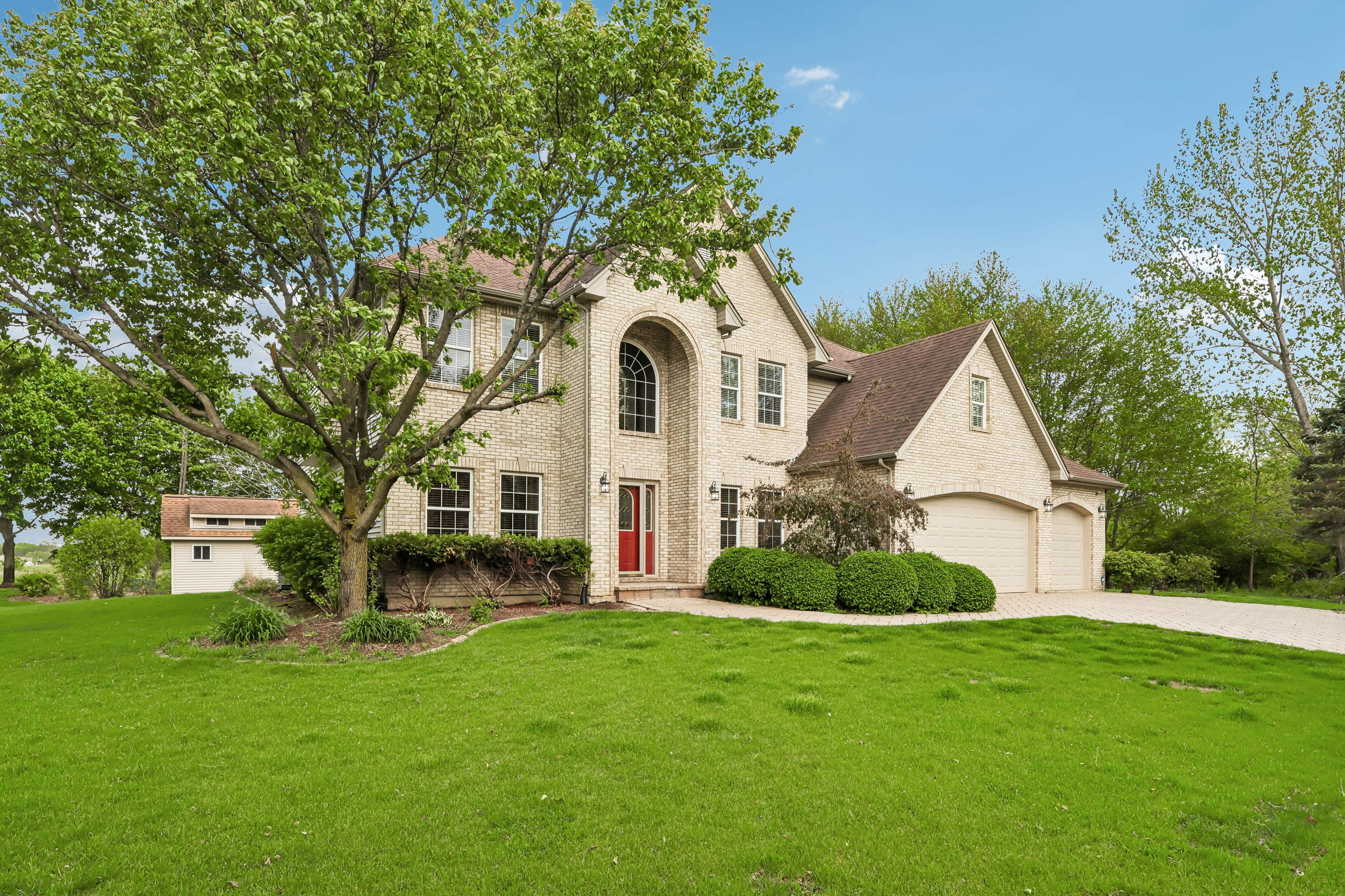 Photo 9 of 41 of 426 Heatherwood Dr, Oswego, IL