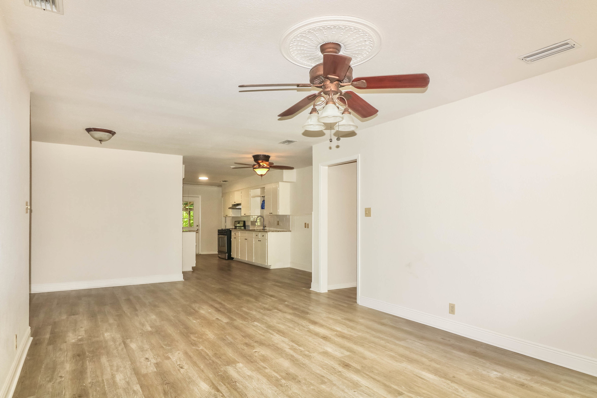Photo 17 of 19 of 1502 Austin St, Portland, TX