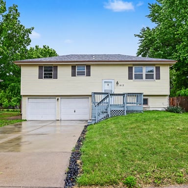Property photo 1 of 613 W Hulett St