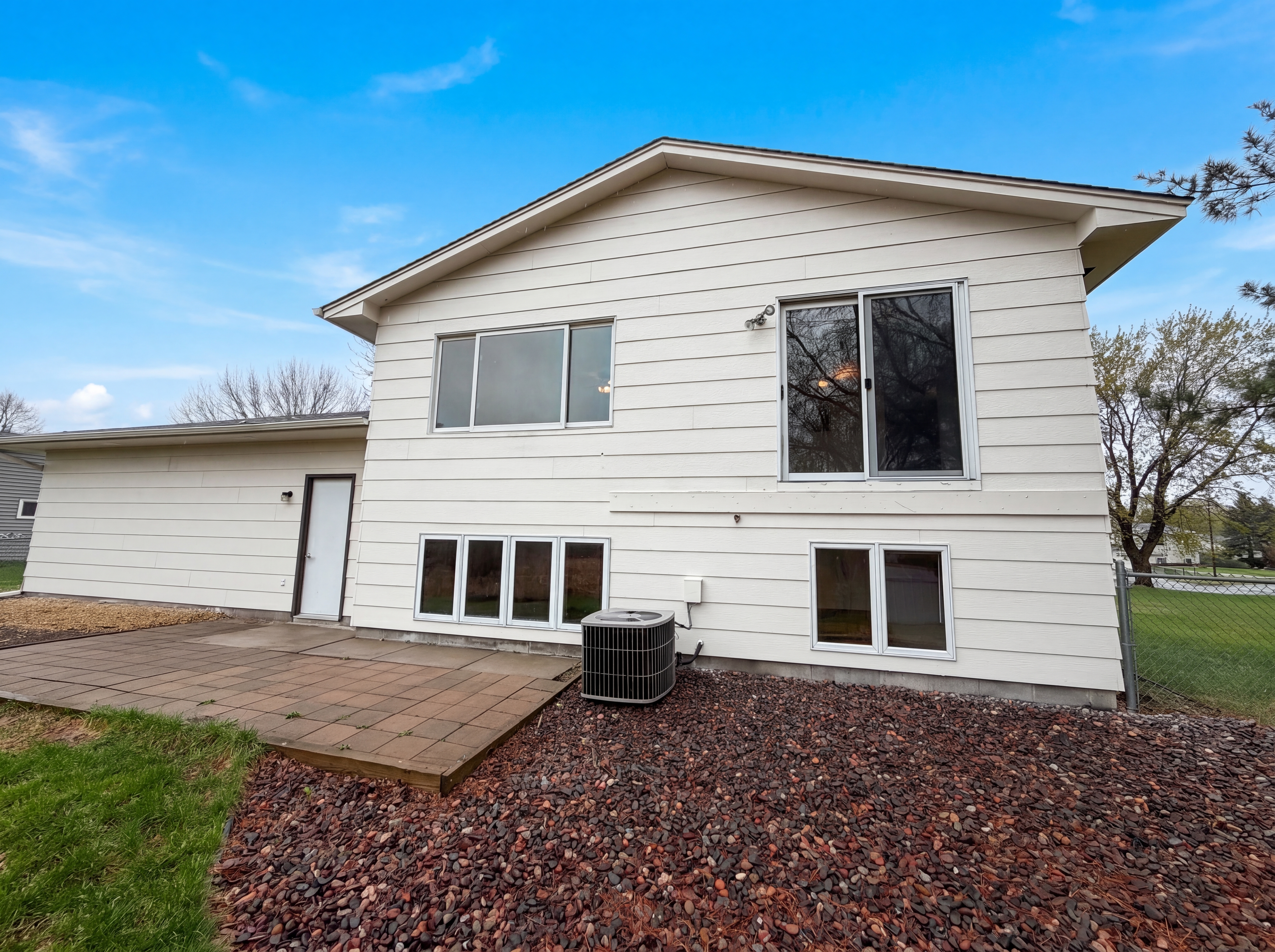 Photo 5 of 27 of 14012 Underclift St NW, Andover, MN