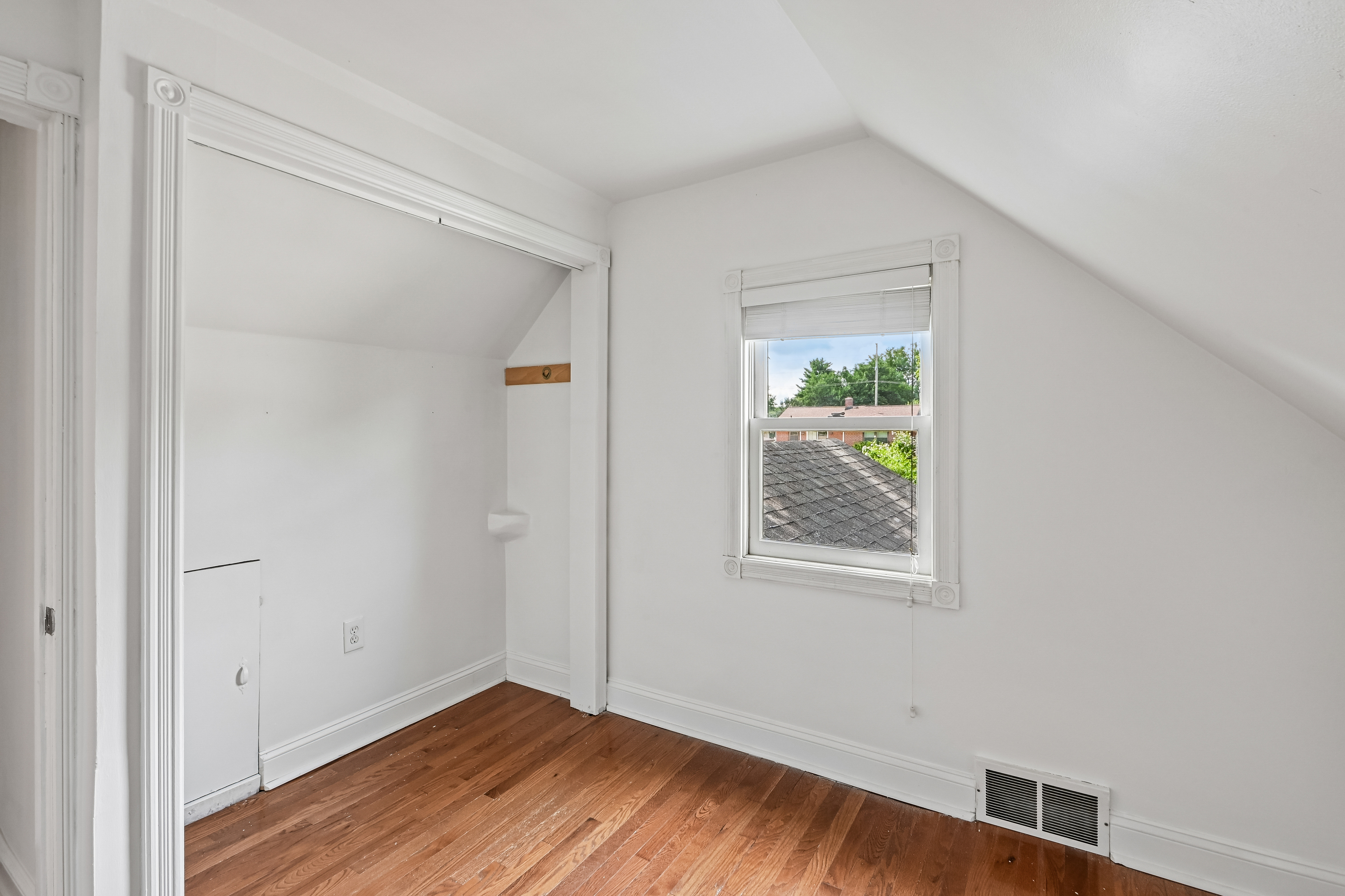 Photo 61 of 72 of 4811 Roslyn Rd, Downers Grove, IL