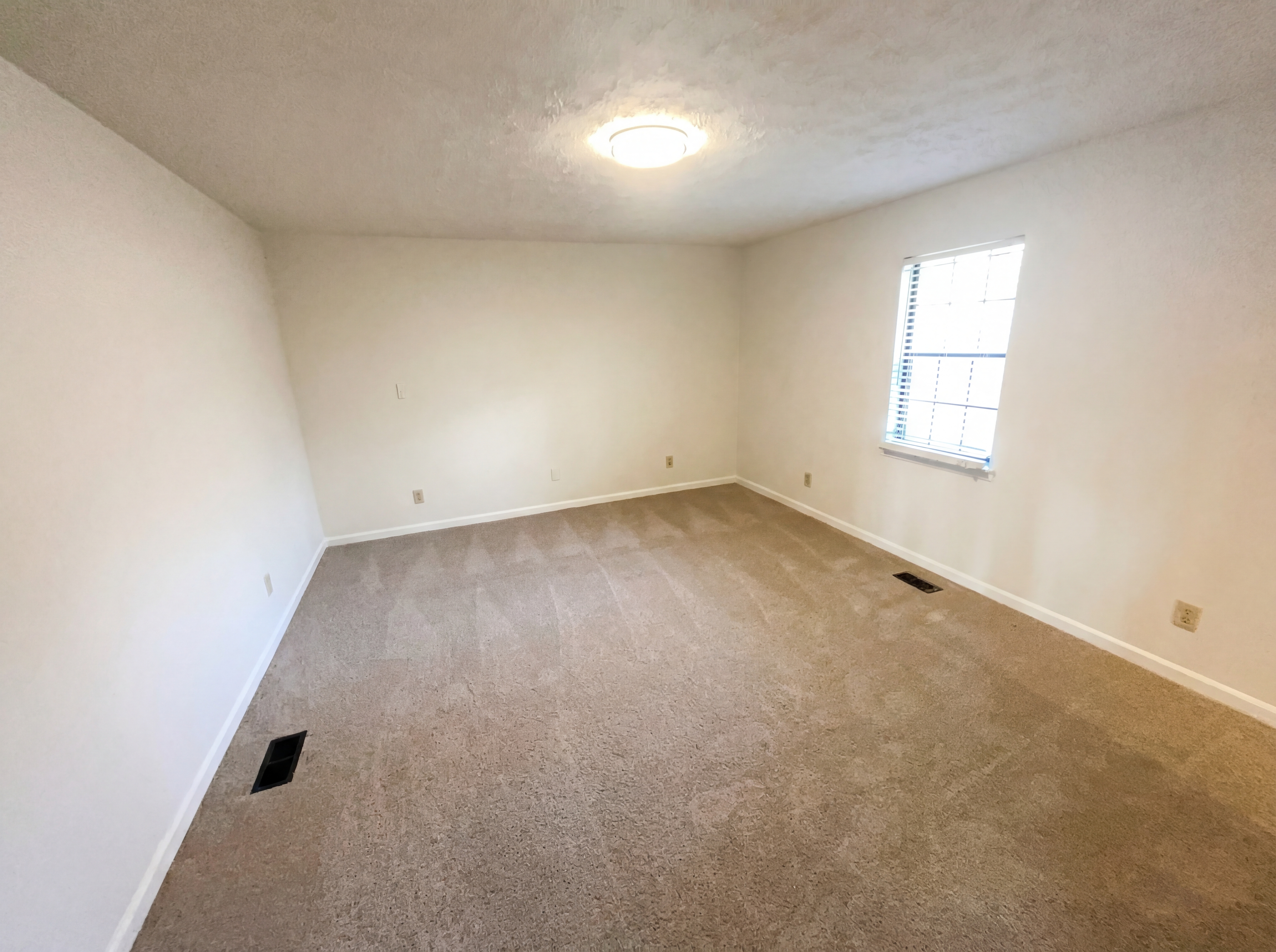 Photo 12 of 21 of 3181 Cedardale Dr, Douglasville, GA